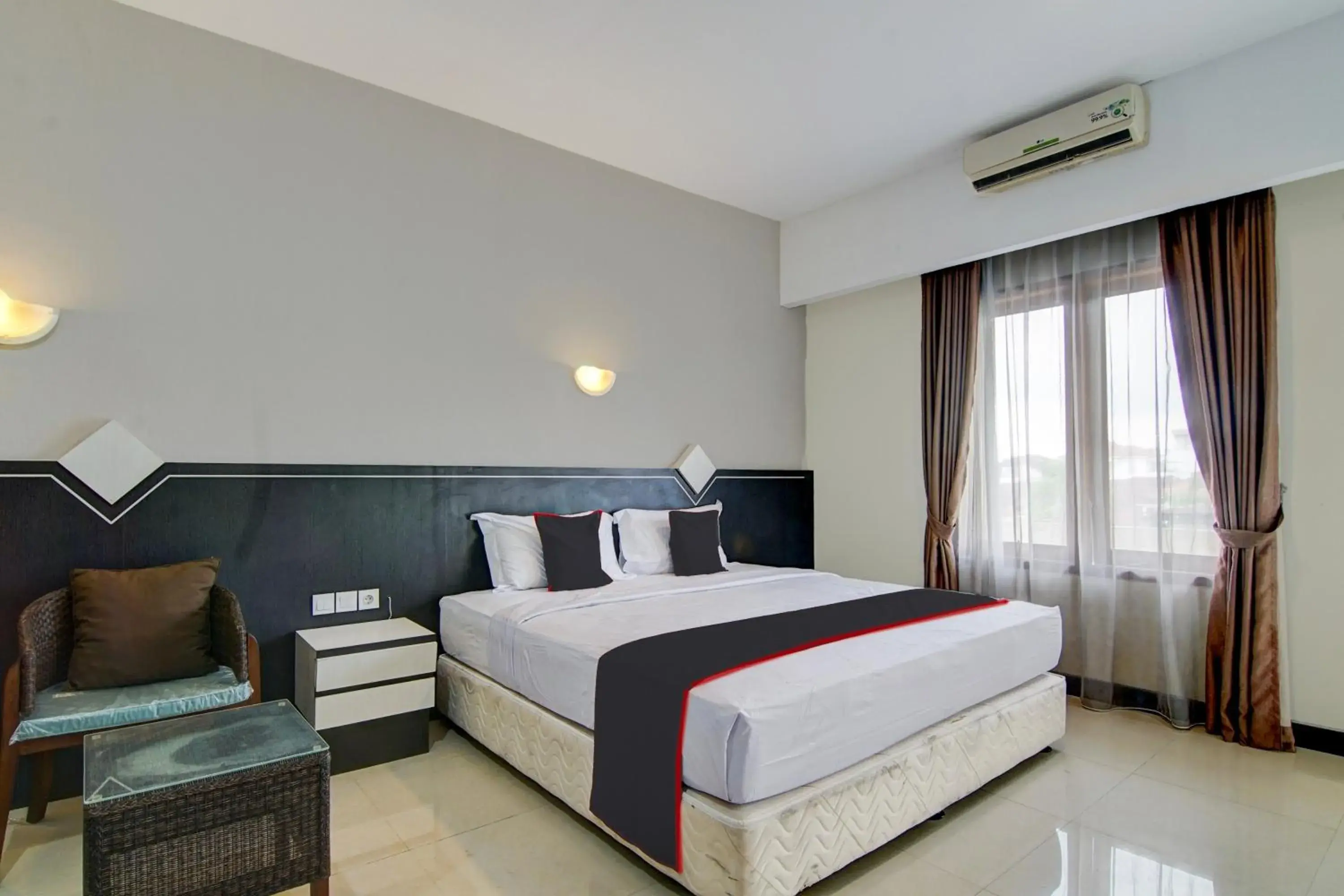 Deluxe Double Room in Townhouse Oak Pekanbaru near Mall Pekanbaru formerly Hotel Grand Sahara Deluxe Double Room in Townhouse Oak Pekanbaru near Mall Pekanbaru formerly Hotel Grand Sahara
