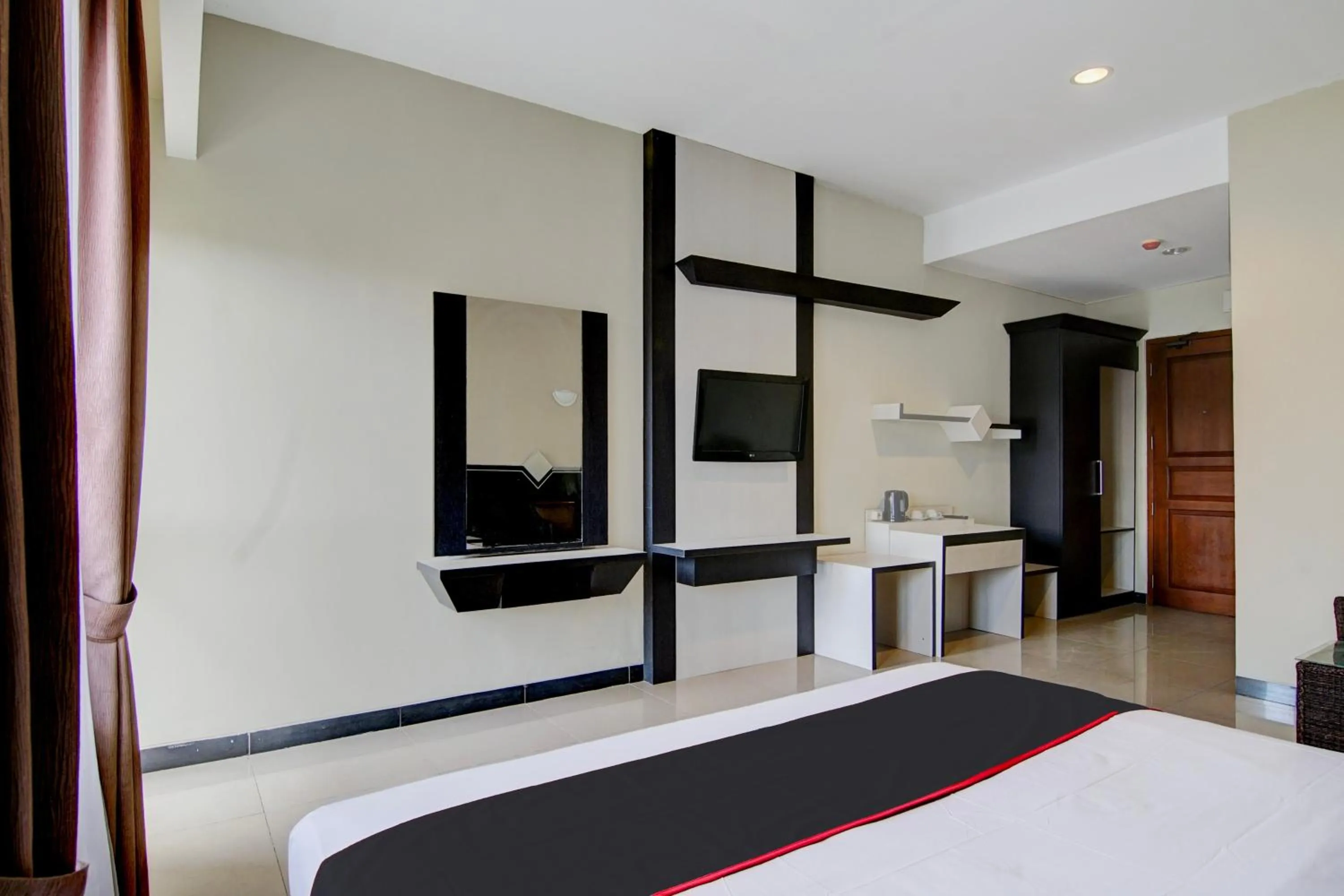 Bedroom, Bed in Townhouse Oak Pekanbaru near Mall Pekanbaru formerly Hotel Grand Sahara