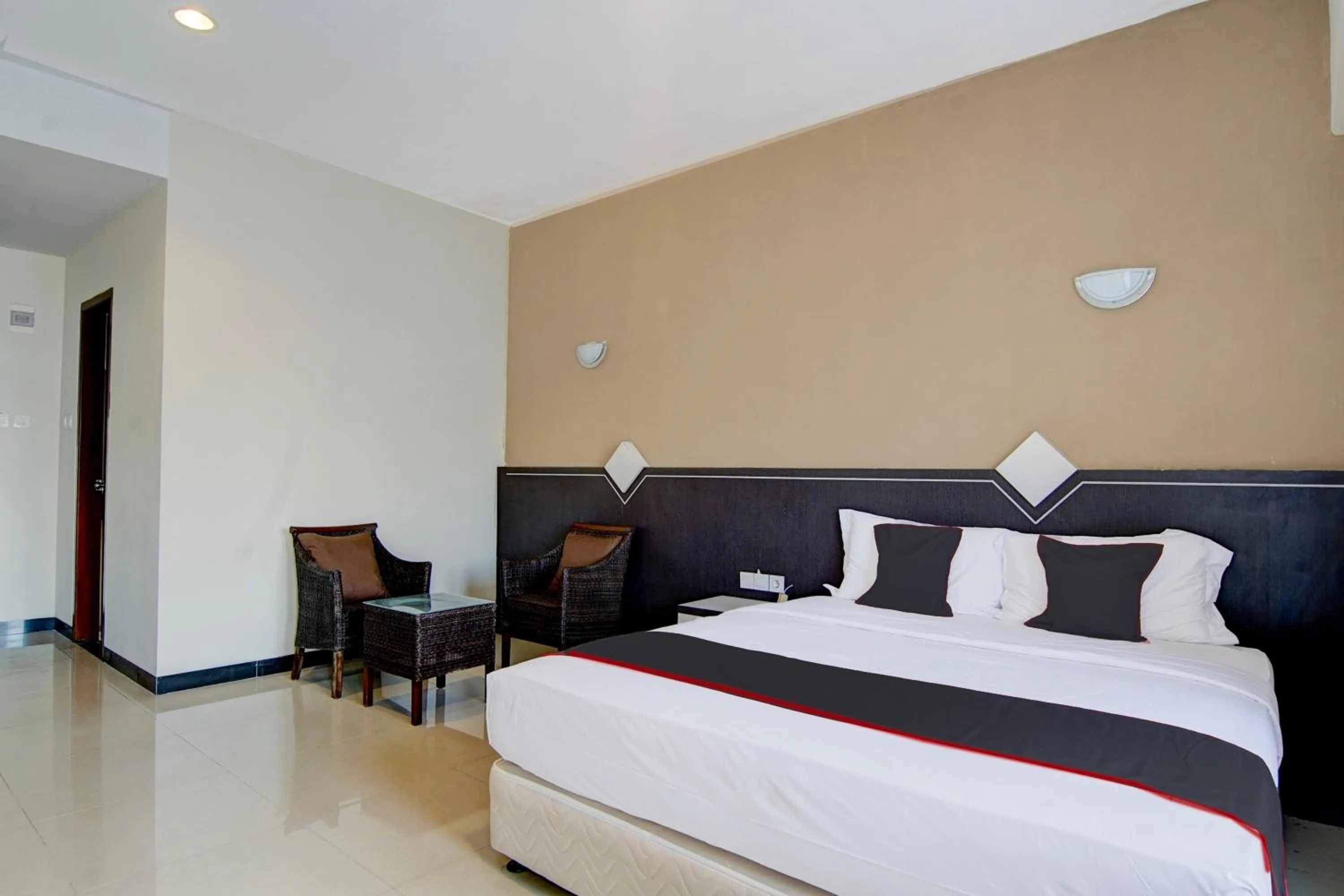 Bedroom, Bed in Townhouse Oak Pekanbaru near Mall Pekanbaru formerly Hotel Grand Sahara