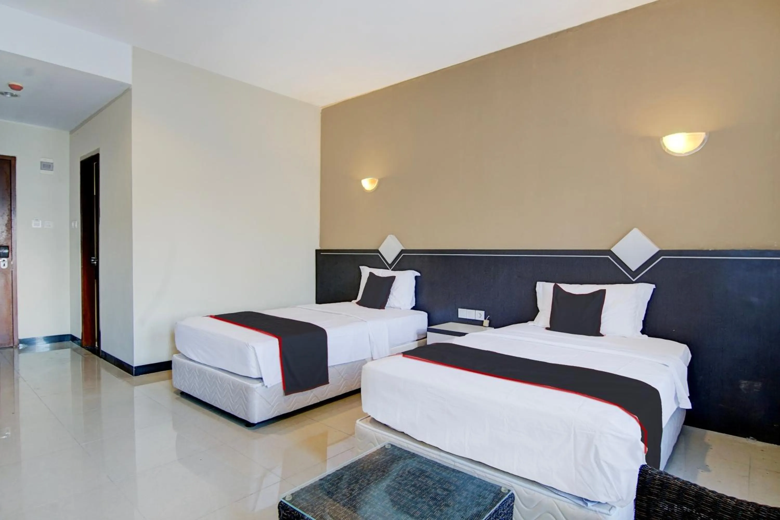 Bedroom, Bed in Townhouse Oak Pekanbaru near Mall Pekanbaru formerly Hotel Grand Sahara