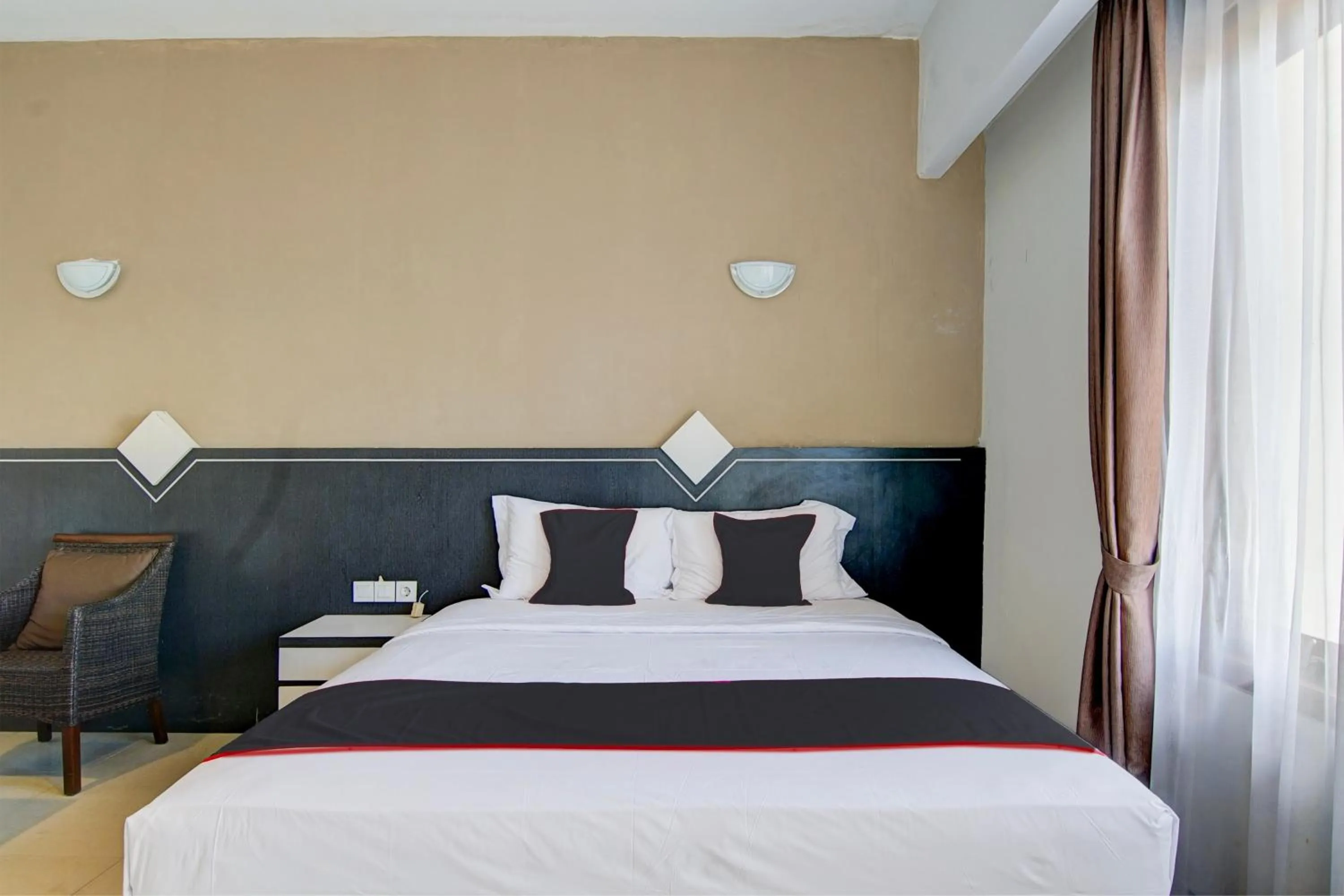 Bedroom, Bed in Townhouse Oak Pekanbaru near Mall Pekanbaru formerly Hotel Grand Sahara