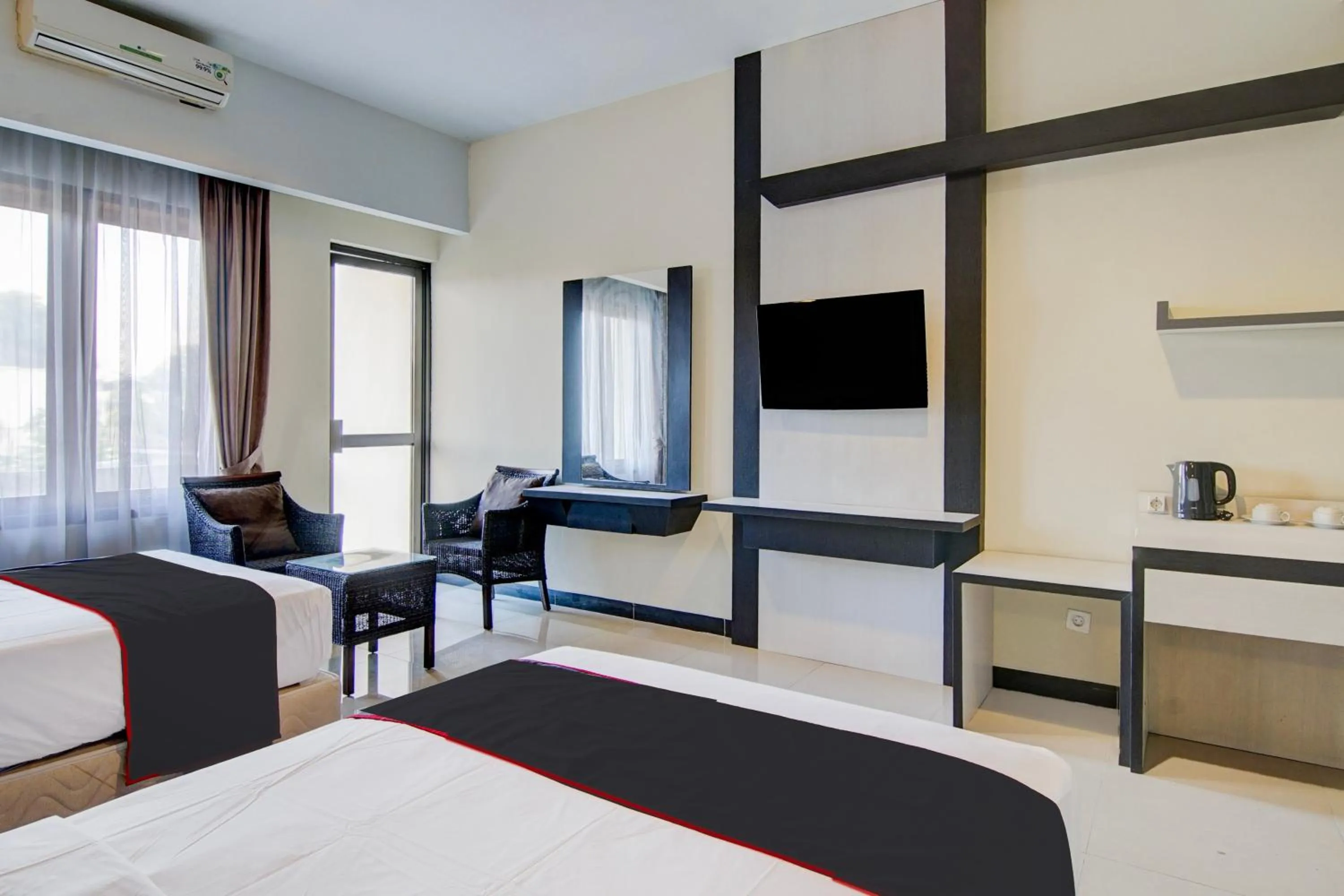 Bedroom, Bed in Townhouse Oak Pekanbaru near Mall Pekanbaru formerly Hotel Grand Sahara