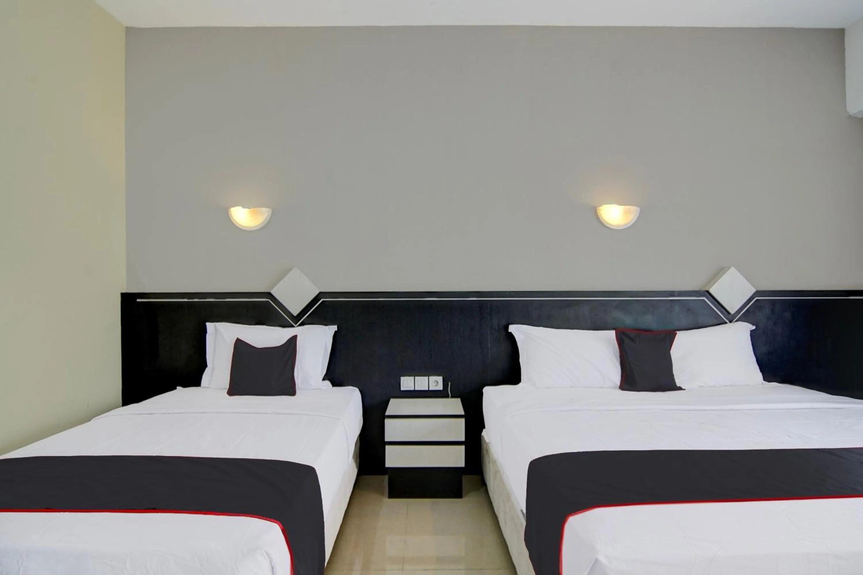 Bedroom, Bed in Townhouse Oak Pekanbaru near Mall Pekanbaru formerly Hotel Grand Sahara