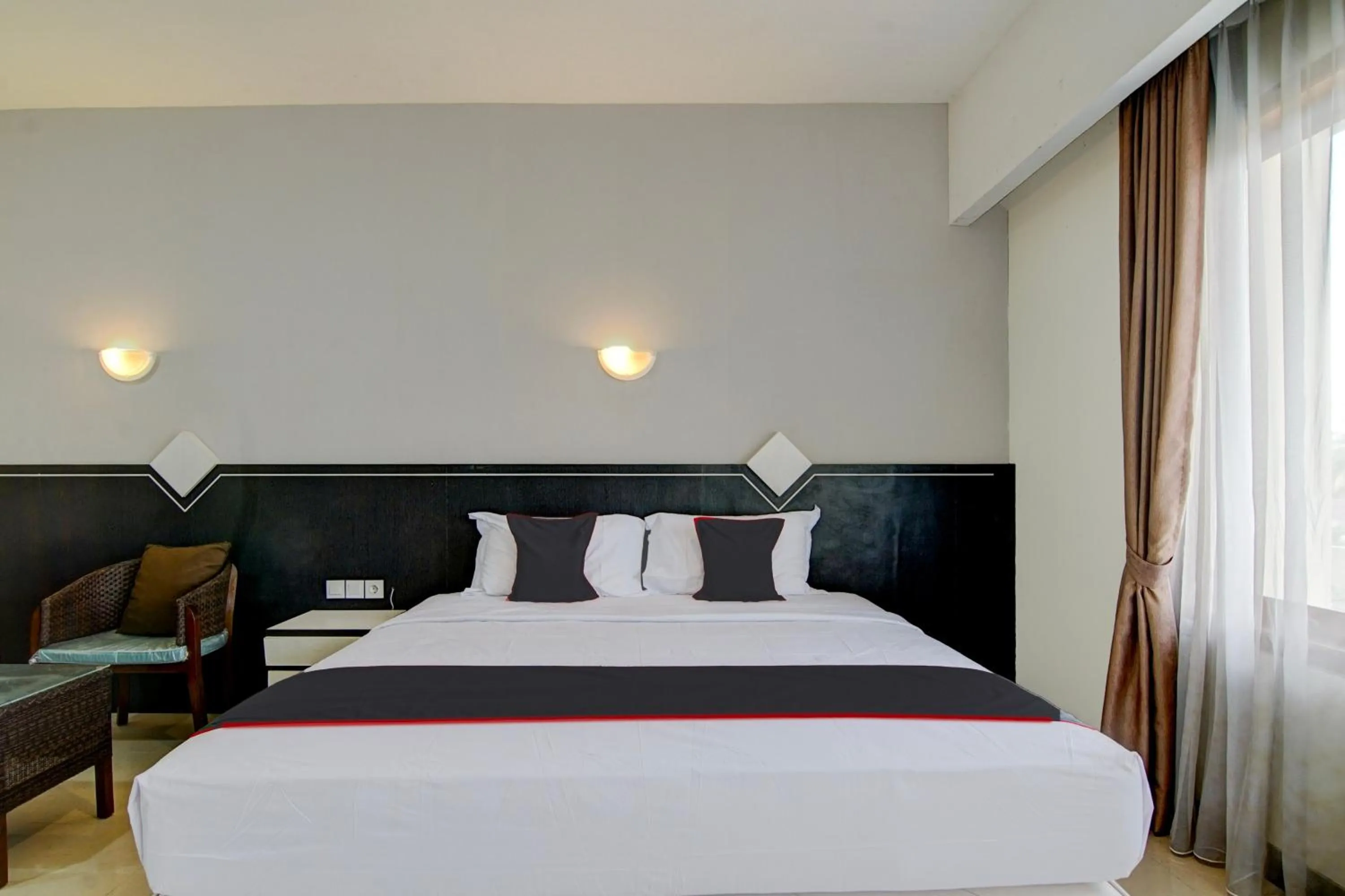 Bedroom, Bed in Townhouse Oak Pekanbaru near Mall Pekanbaru formerly Hotel Grand Sahara