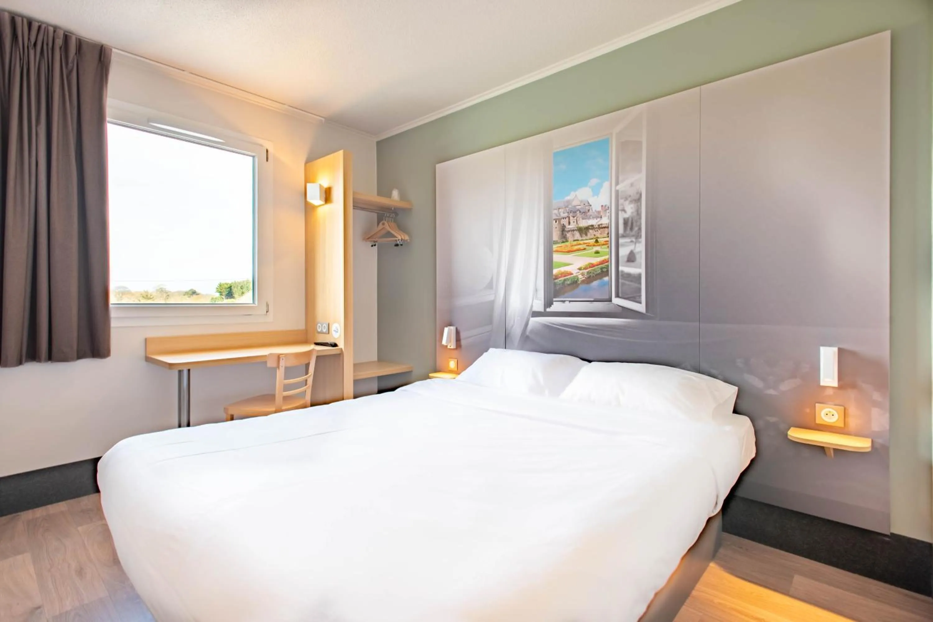 Bedroom, Bed in B&B HOTEL Vannes Ouest Golfe du Morbihan
