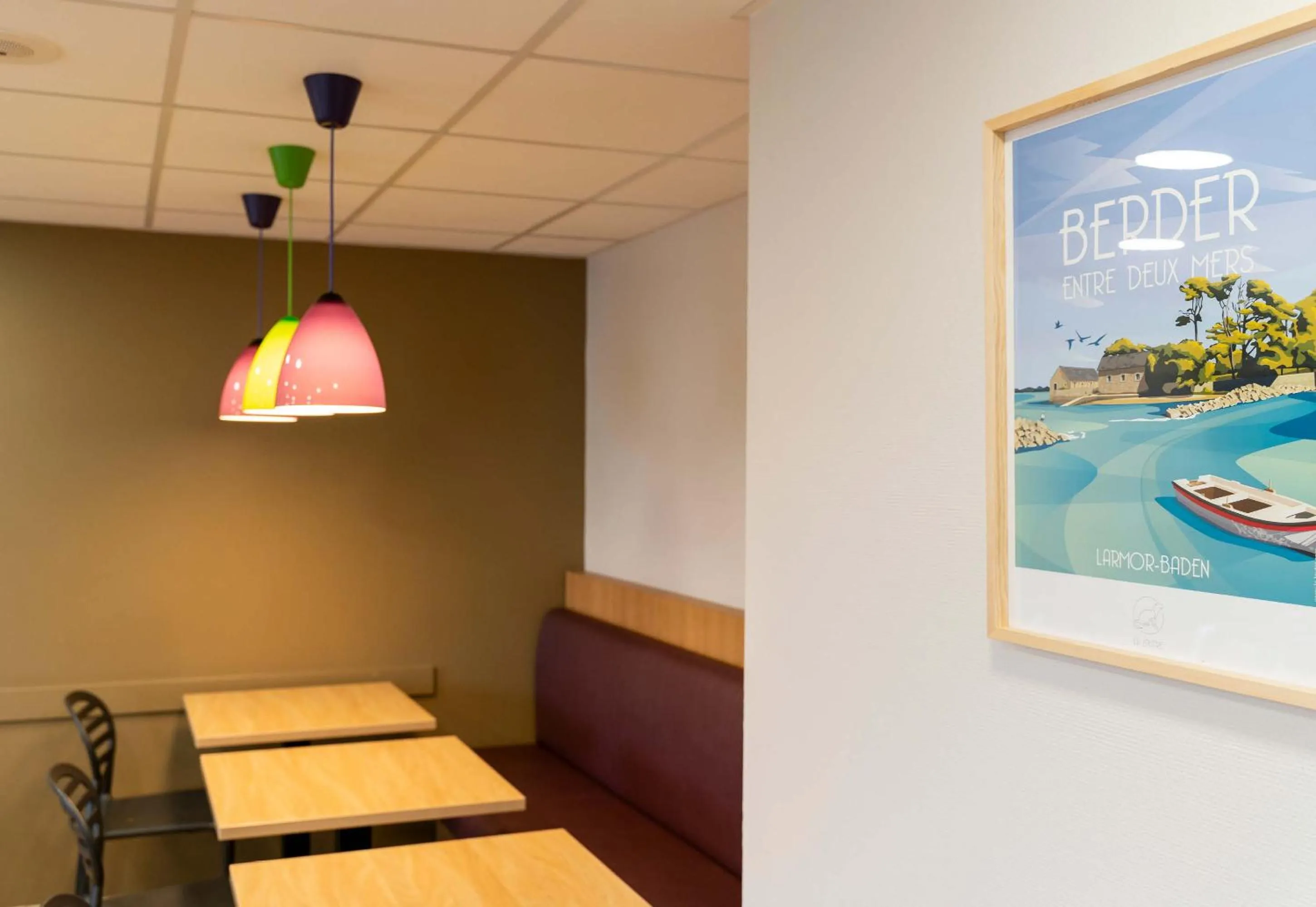 Restaurant/places to eat in B&B HOTEL Vannes Ouest Golfe du Morbihan