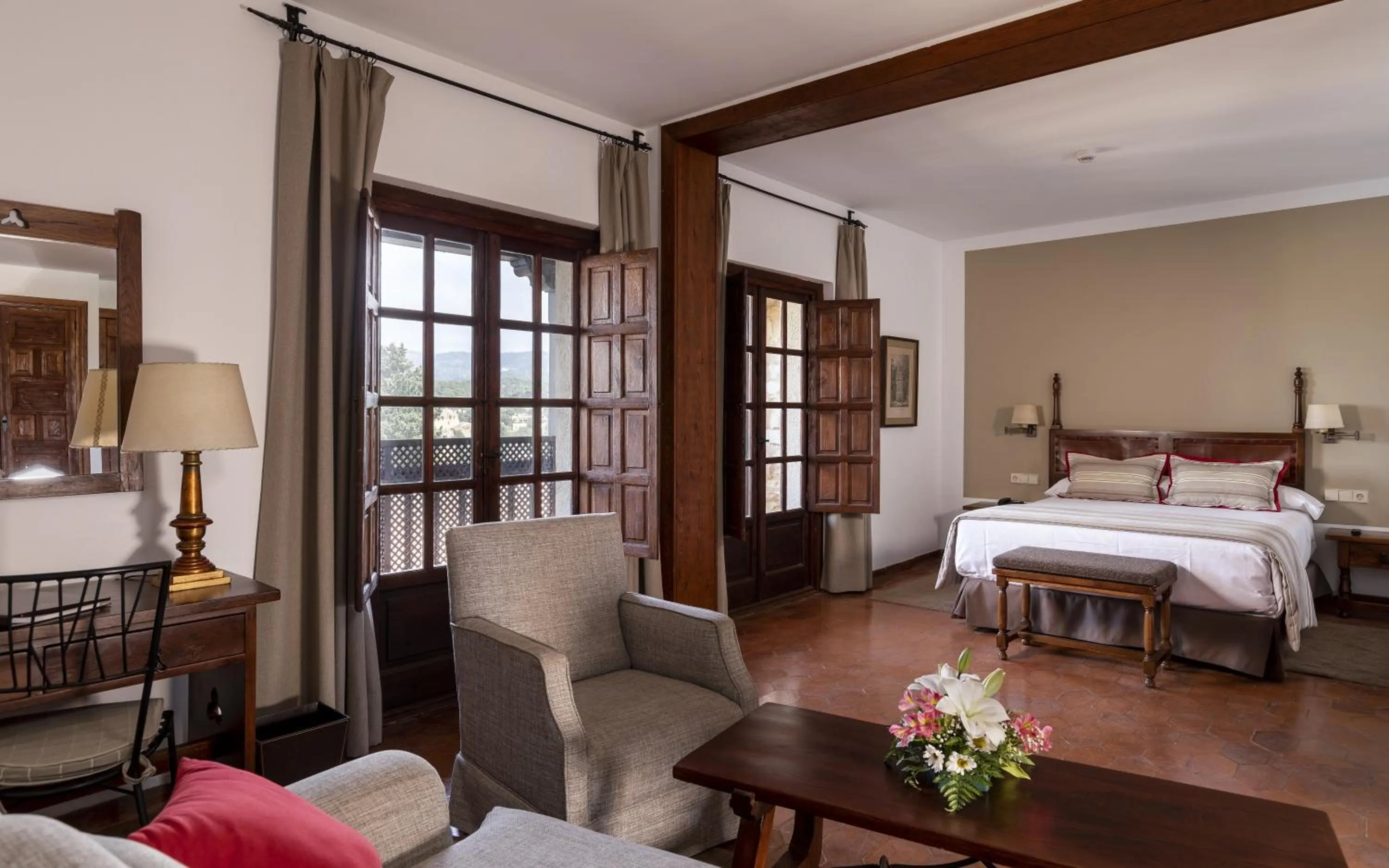 Photo of the whole room, Bed in Parador de Tortosa