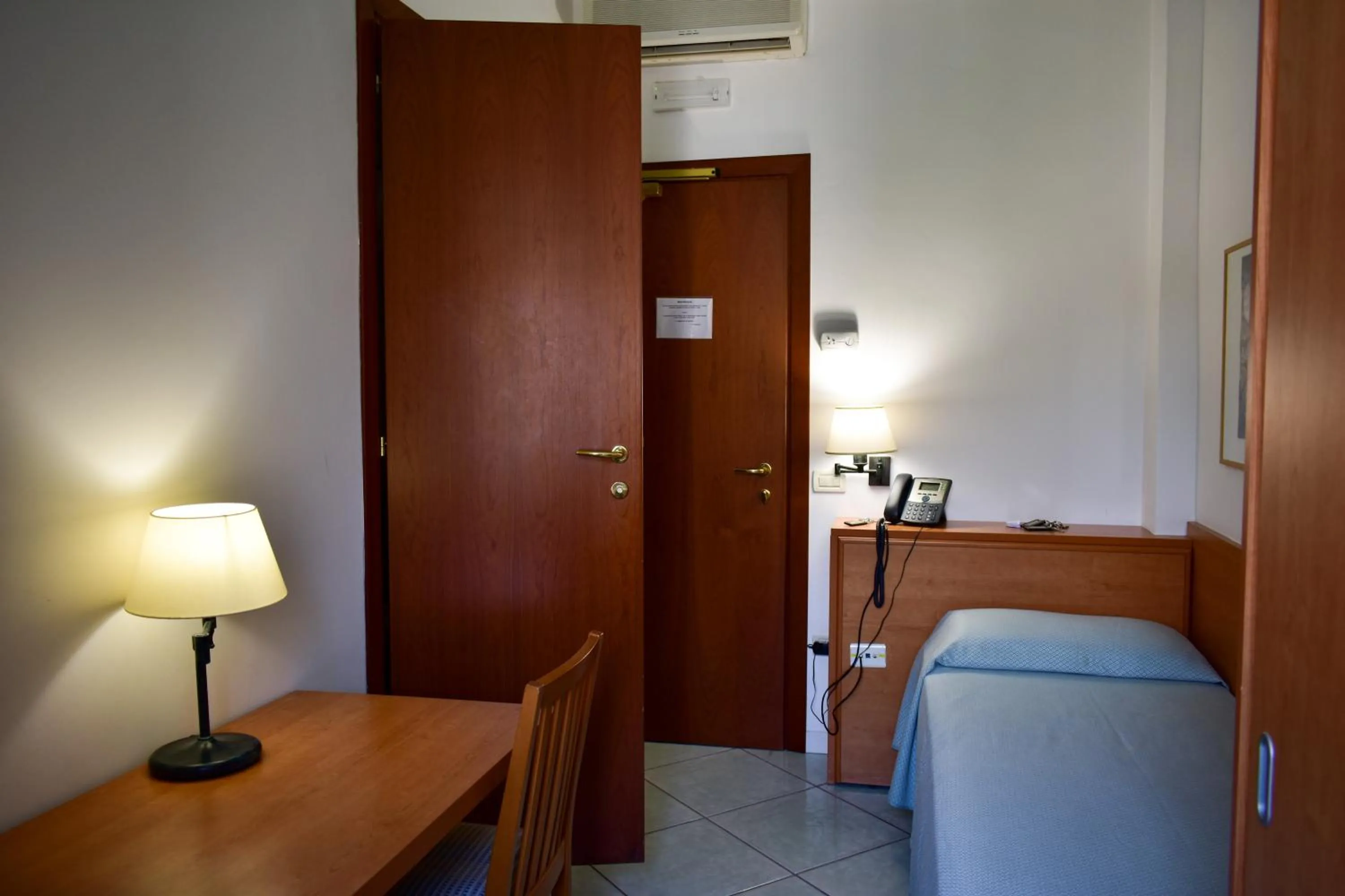 Photo of the whole room, Bed in Hotel Amyclae