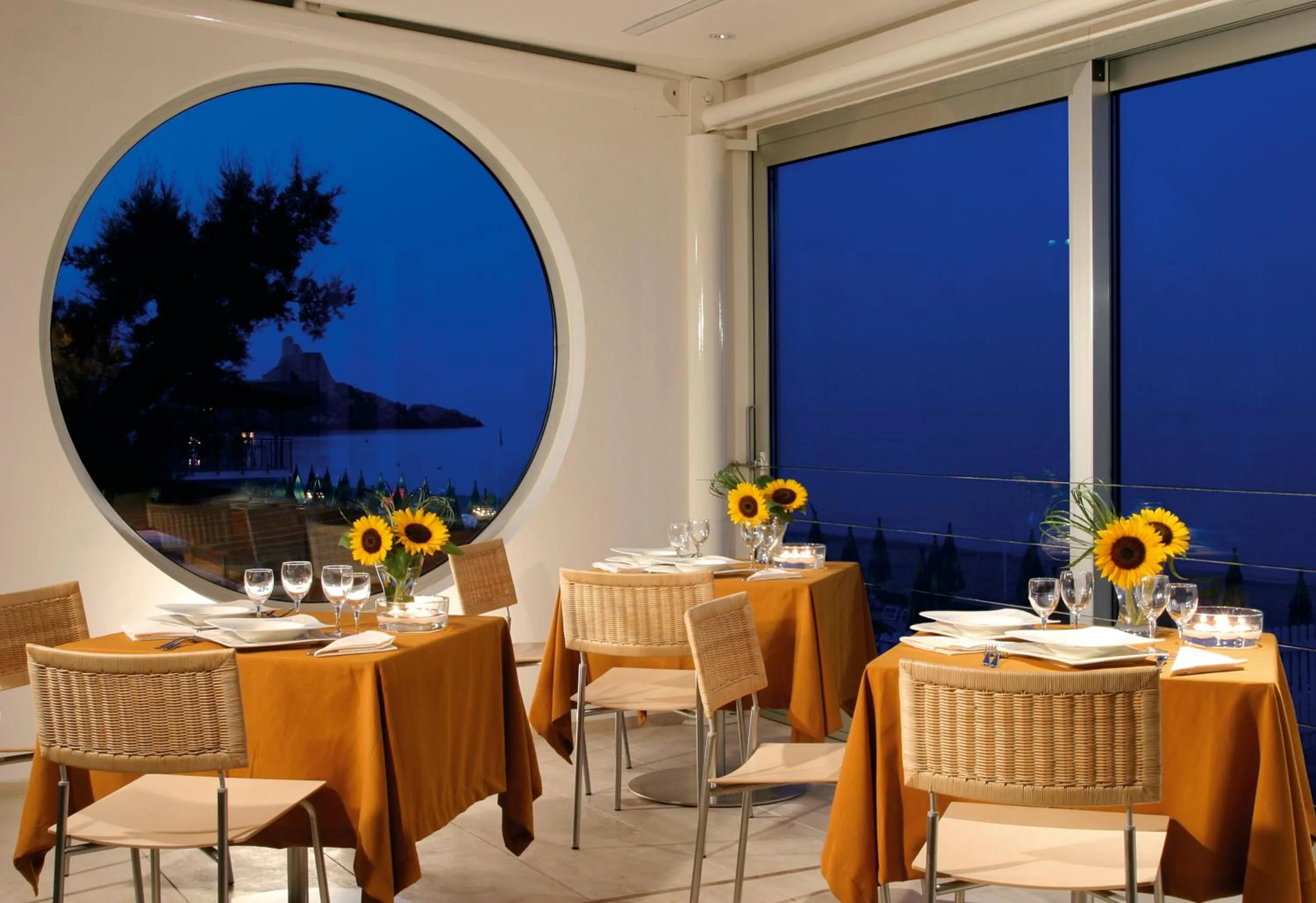 Restaurant/places to eat in Hotel Amyclae