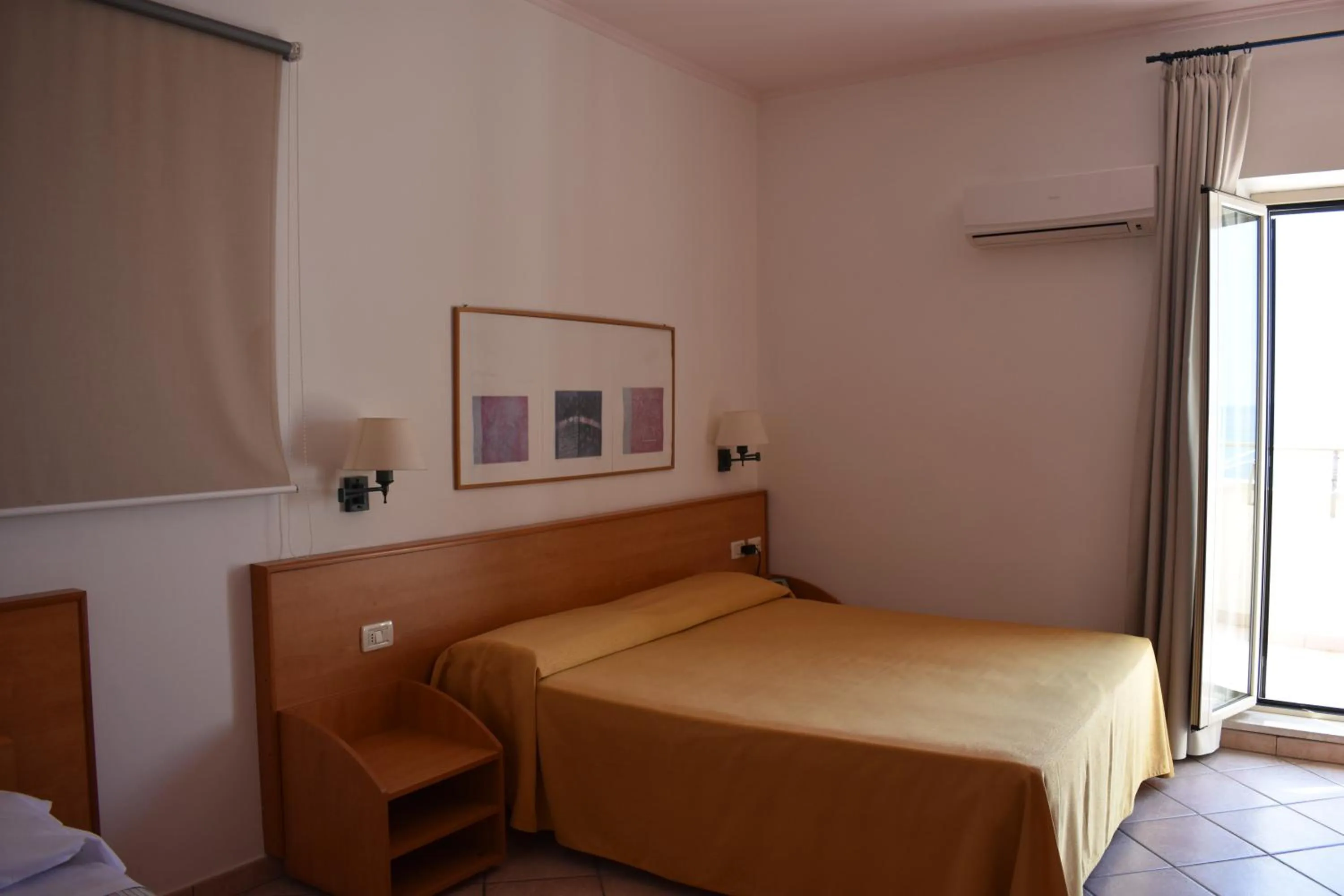 Photo of the whole room, Bed in Hotel Amyclae