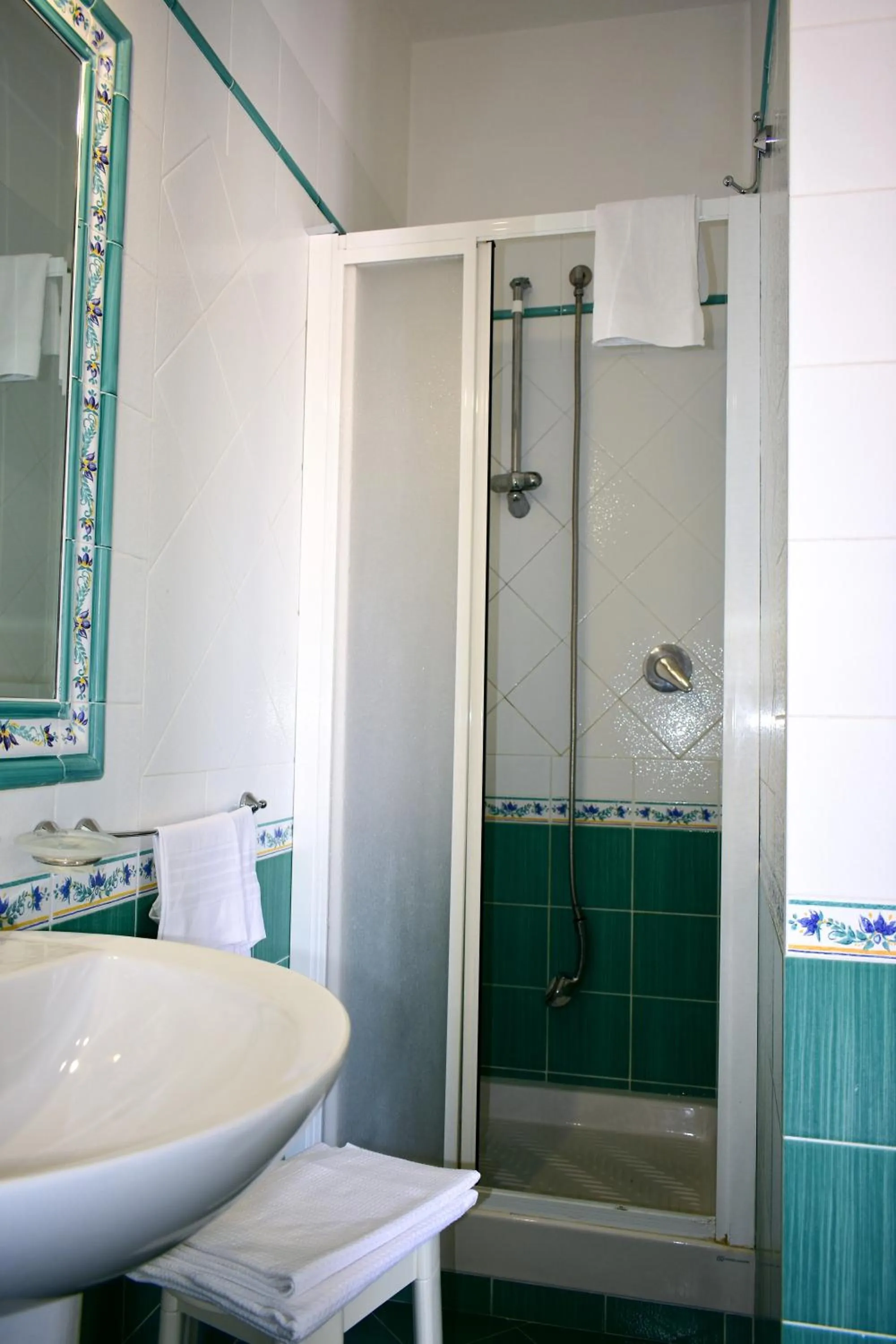 Shower in Hotel Amyclae