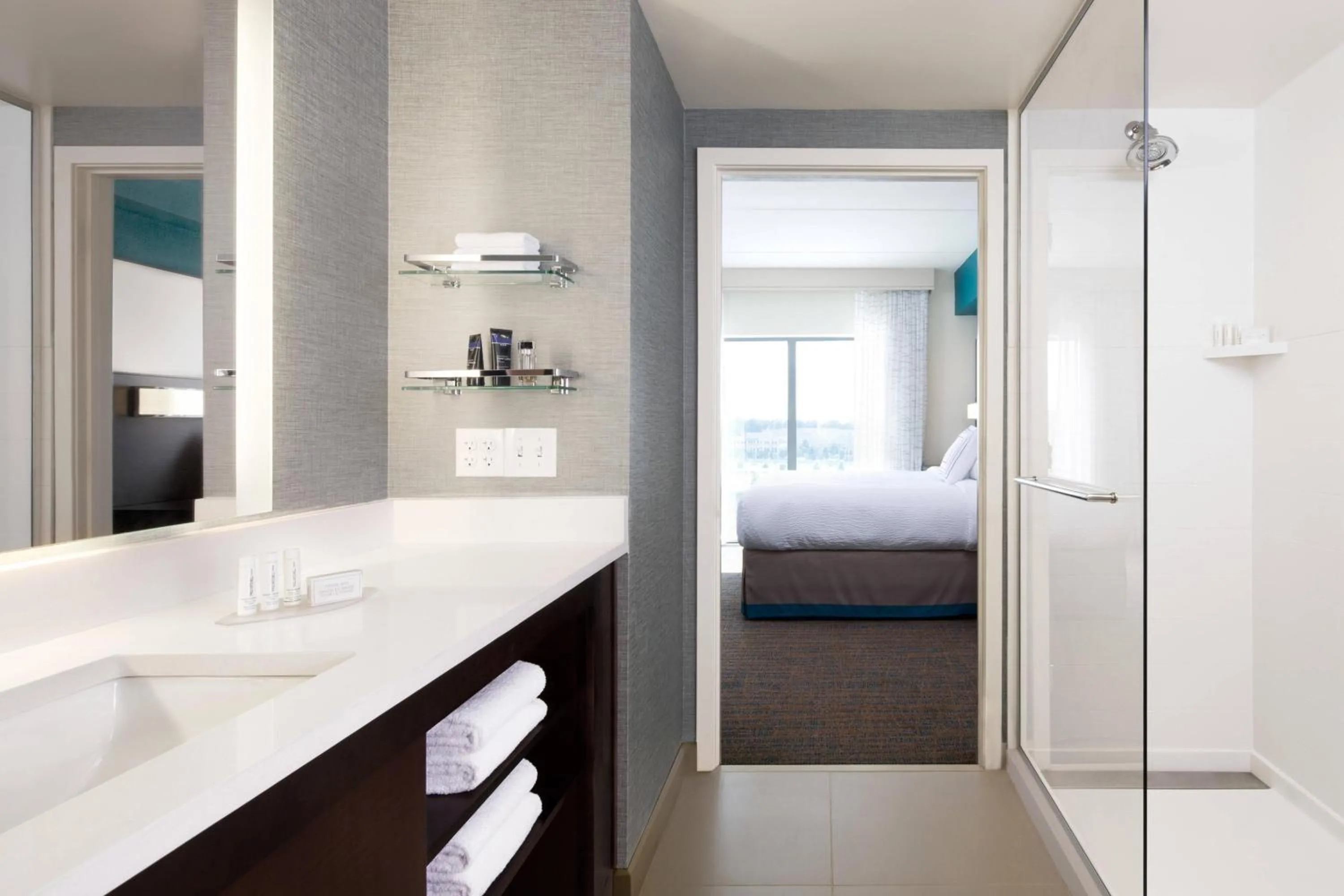 Bathroom, Bed in Residence Inn by Marriott Miami Airport West/Doral