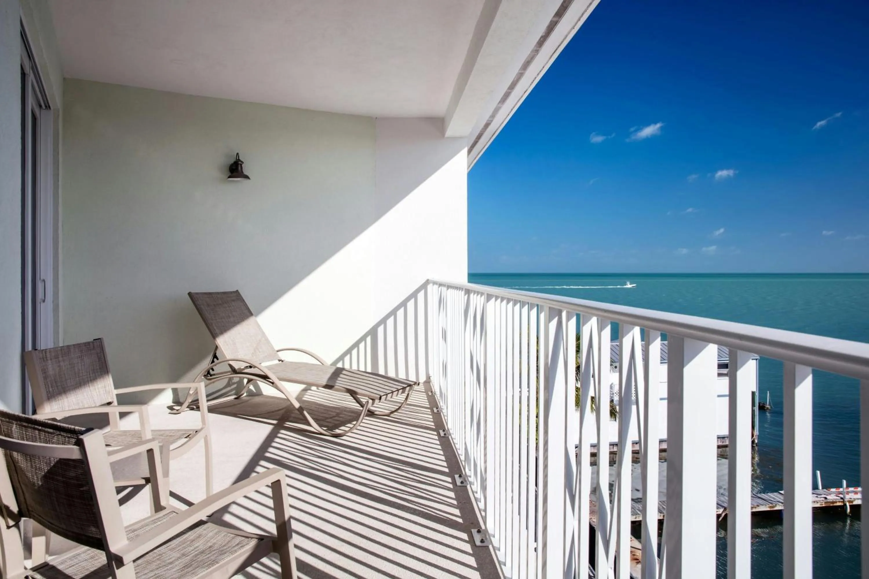 Bedroom in Courtyard by Marriott Faro Blanco Resort