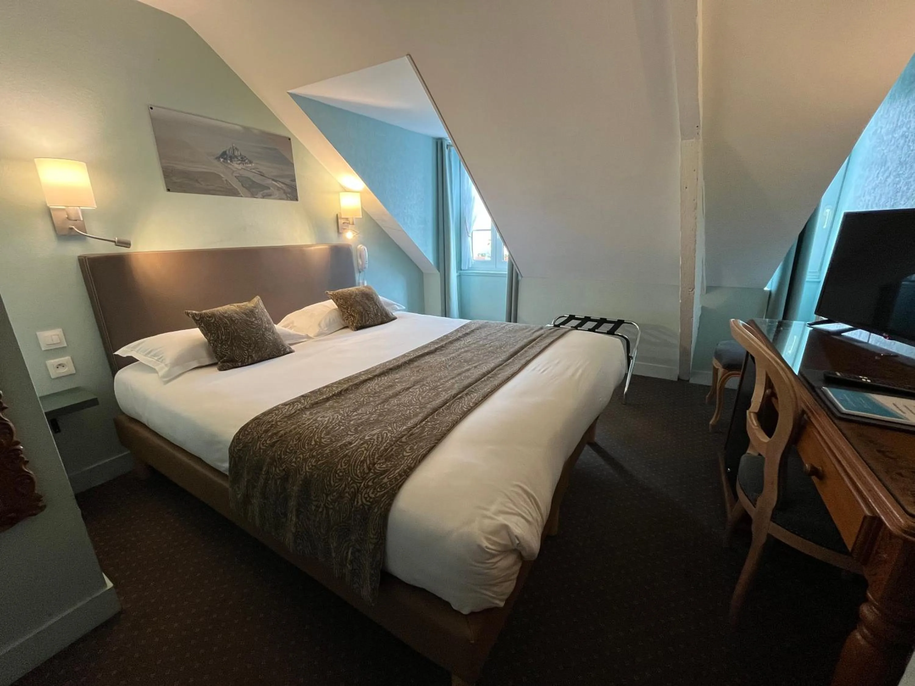 Photo of the whole room, Bed in Hotel des Abers