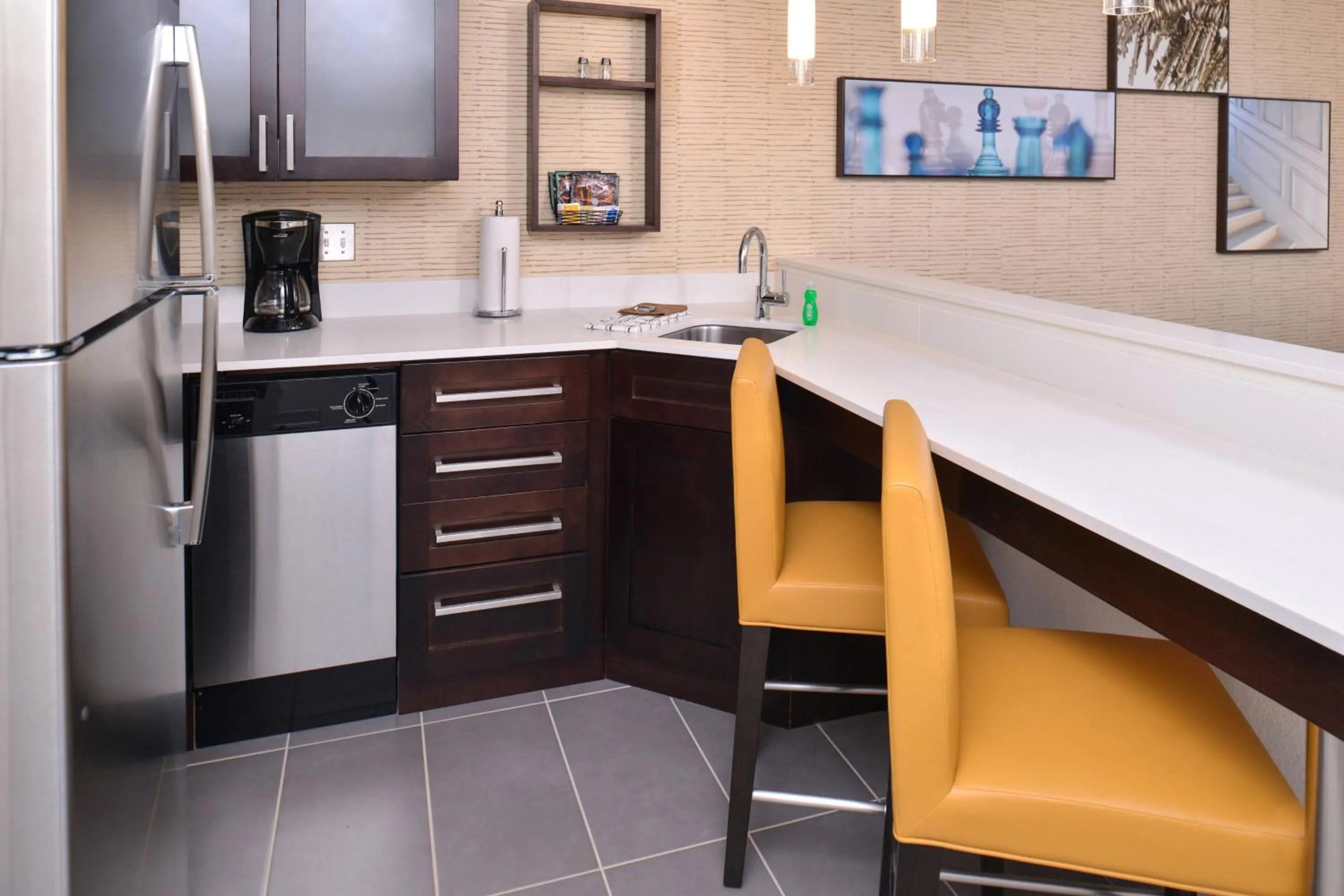 Kitchen or kitchenette in Residence Inn by Marriott Cedar Rapids South