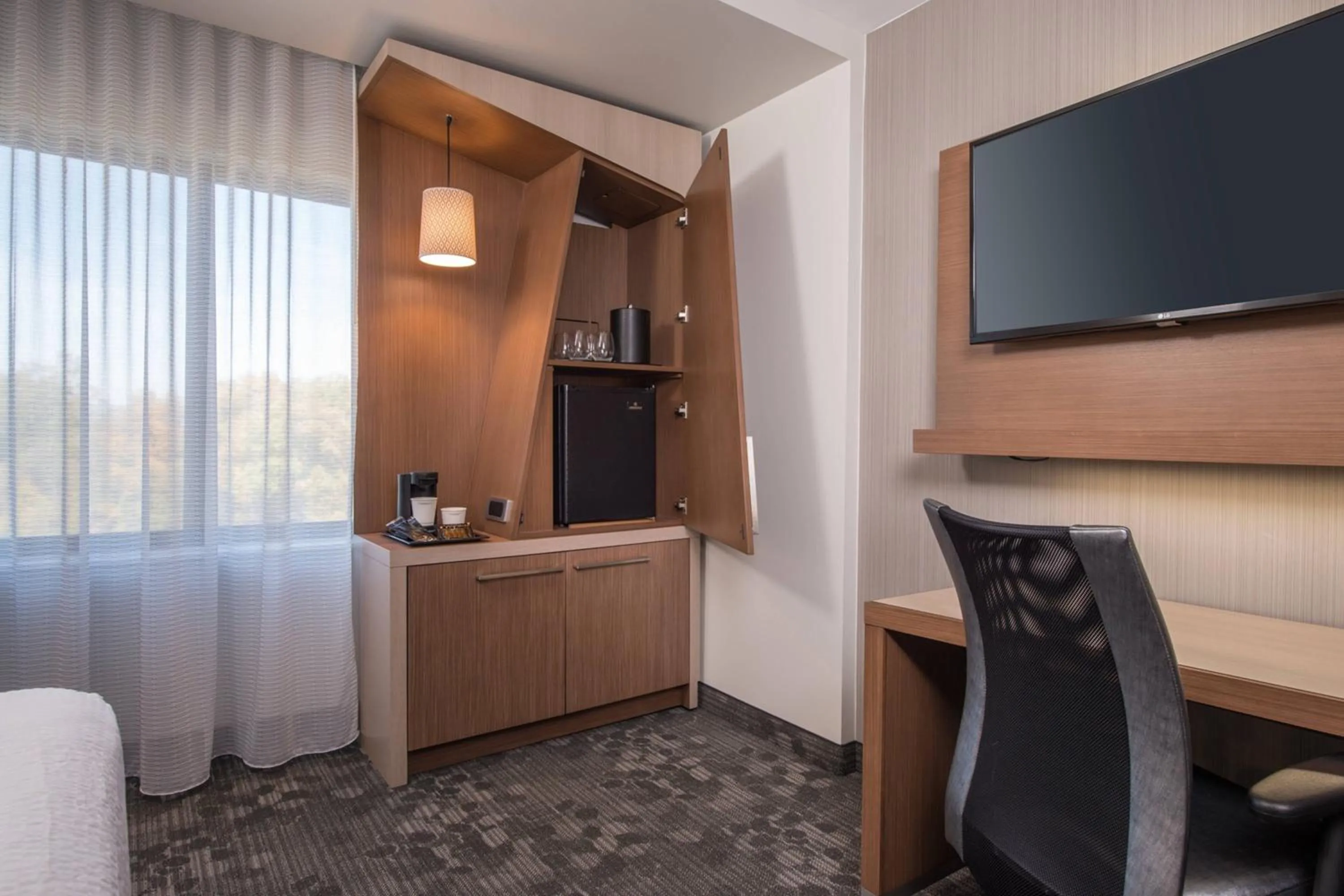 Photo of the whole room in Courtyard by Marriott Shippensburg