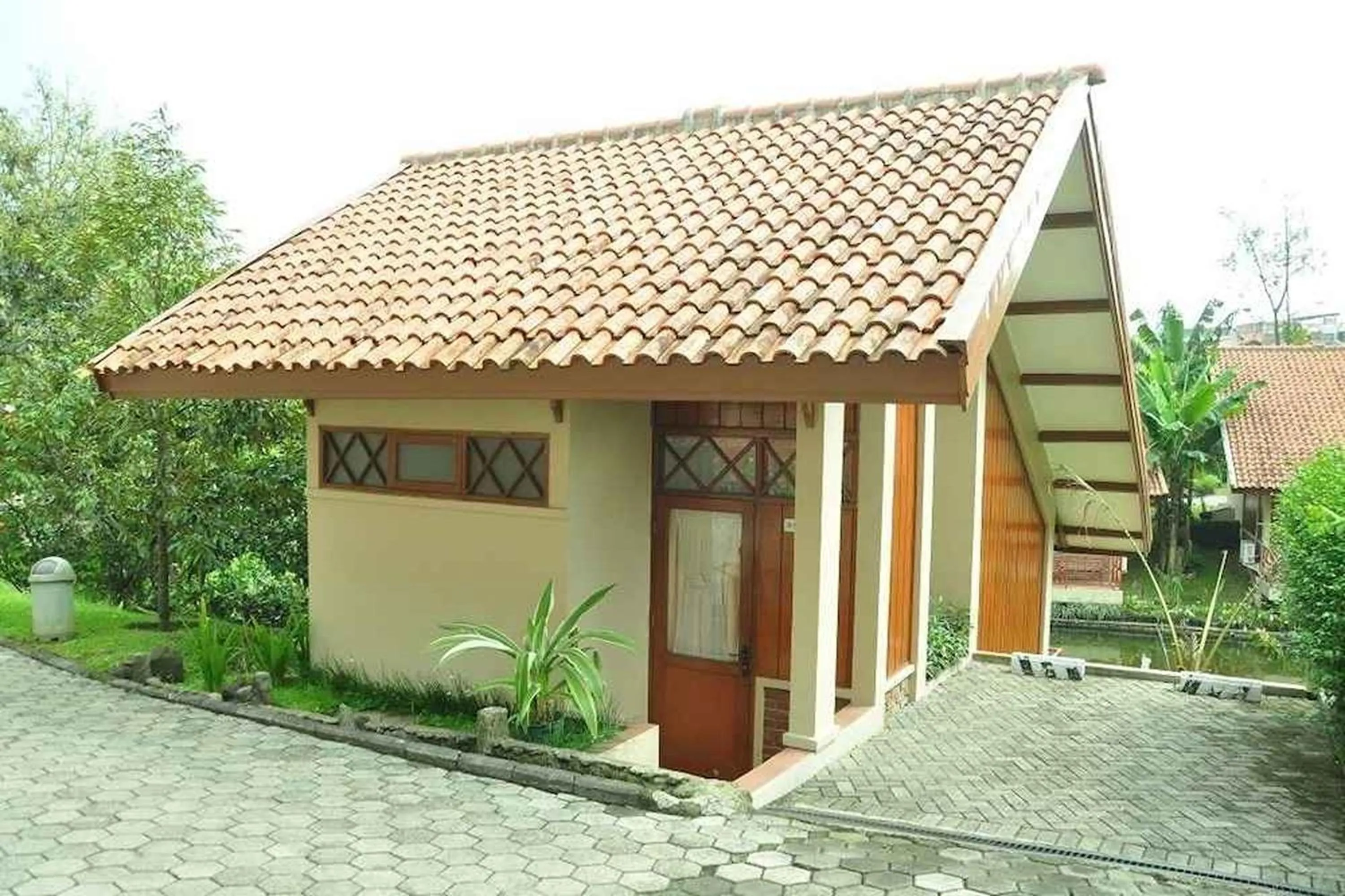 Property building in Ahadiat Hotel & Bungalow