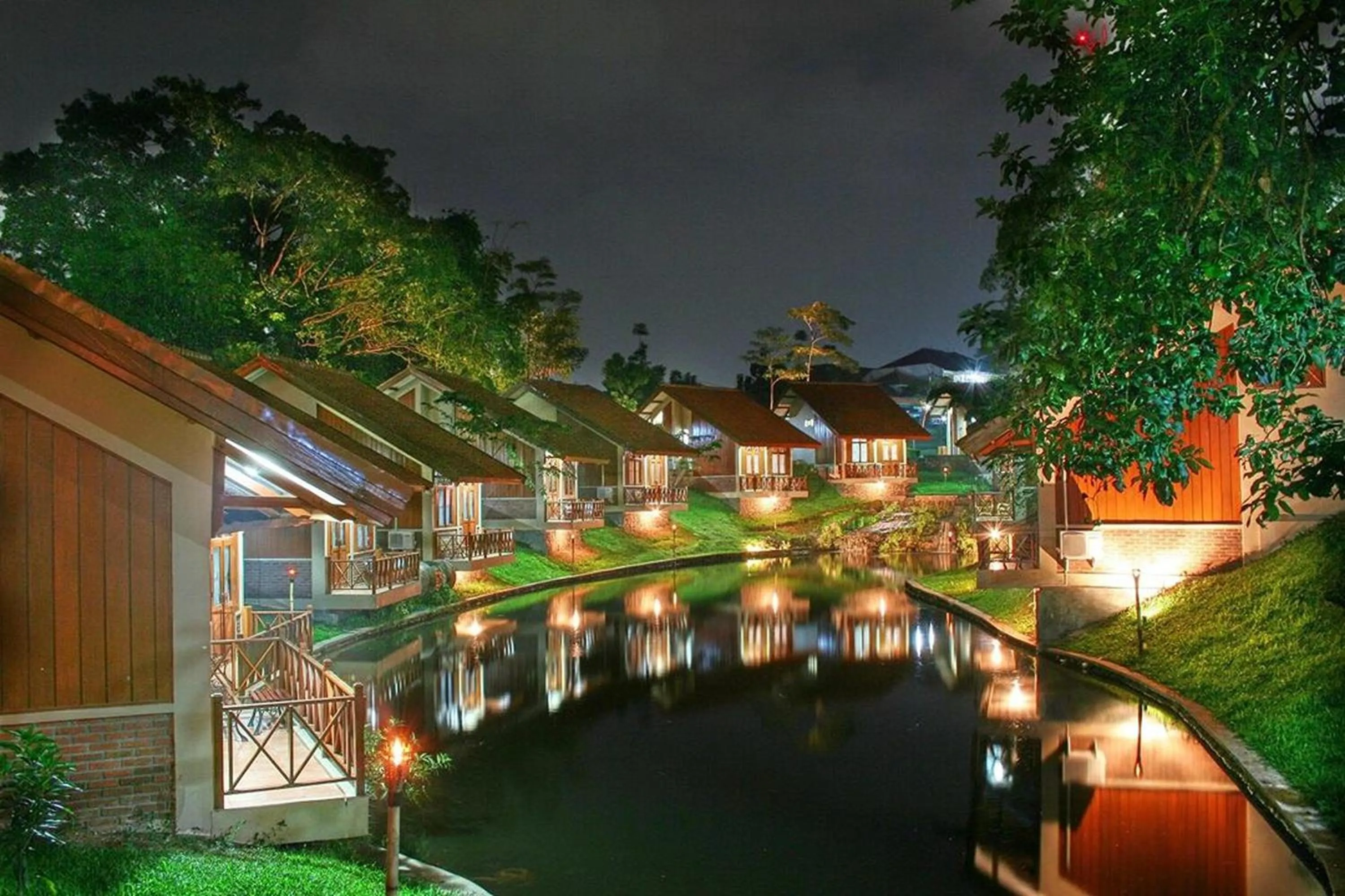 Property building in Ahadiat Hotel & Bungalow