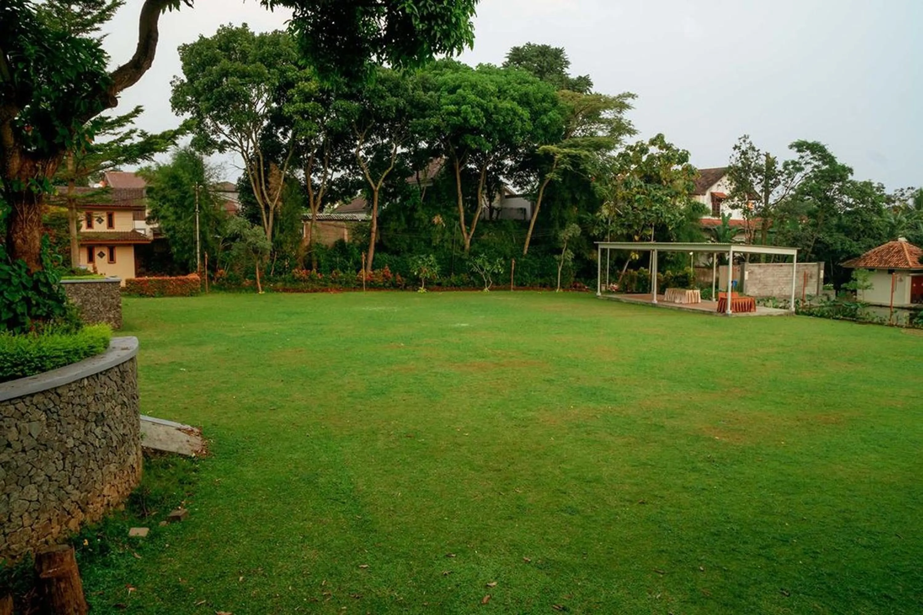 Property building in Ahadiat Hotel & Bungalow