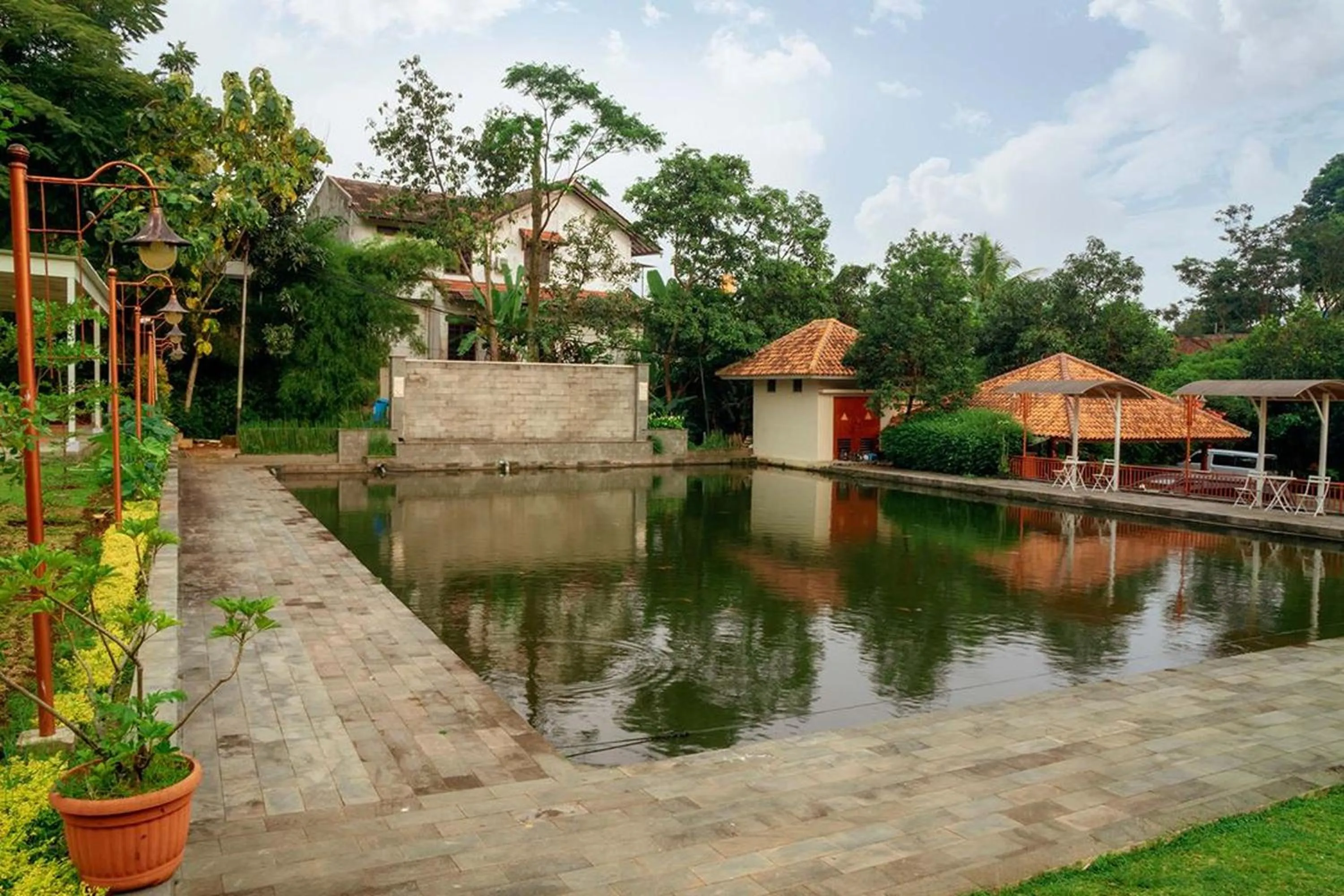Property building in Ahadiat Hotel & Bungalow