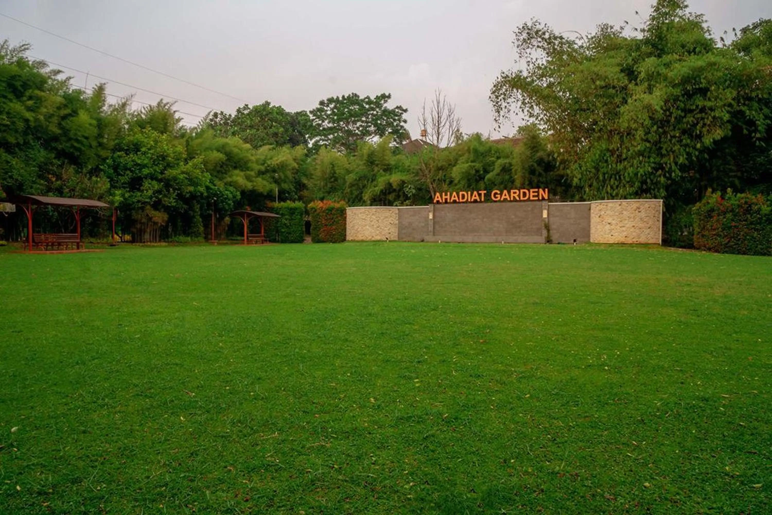 Property building in Ahadiat Hotel & Bungalow