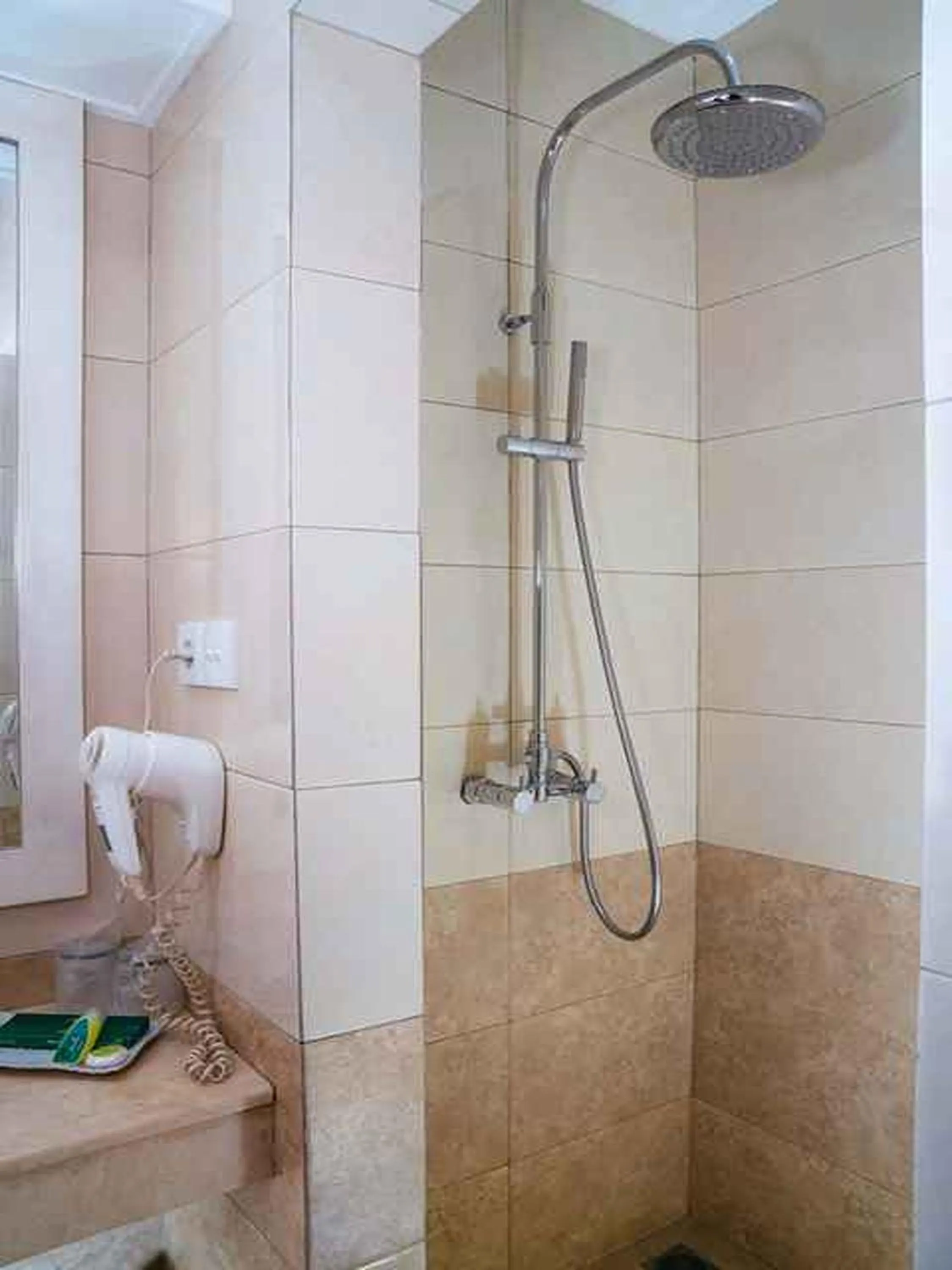 Bathroom in Ahadiat Hotel & Bungalow
