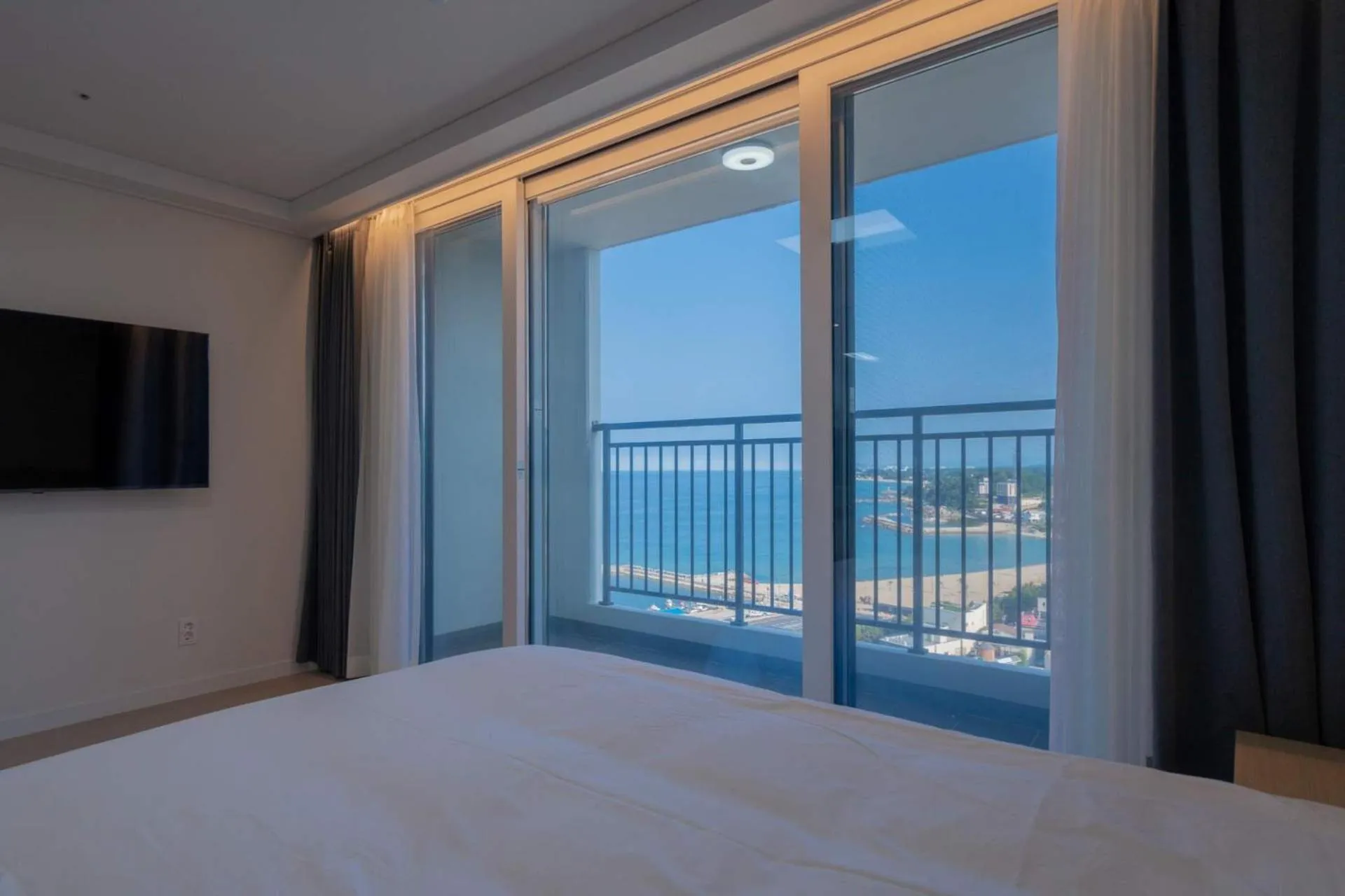 Bed in The Ocean by Owners hotel Yangyang