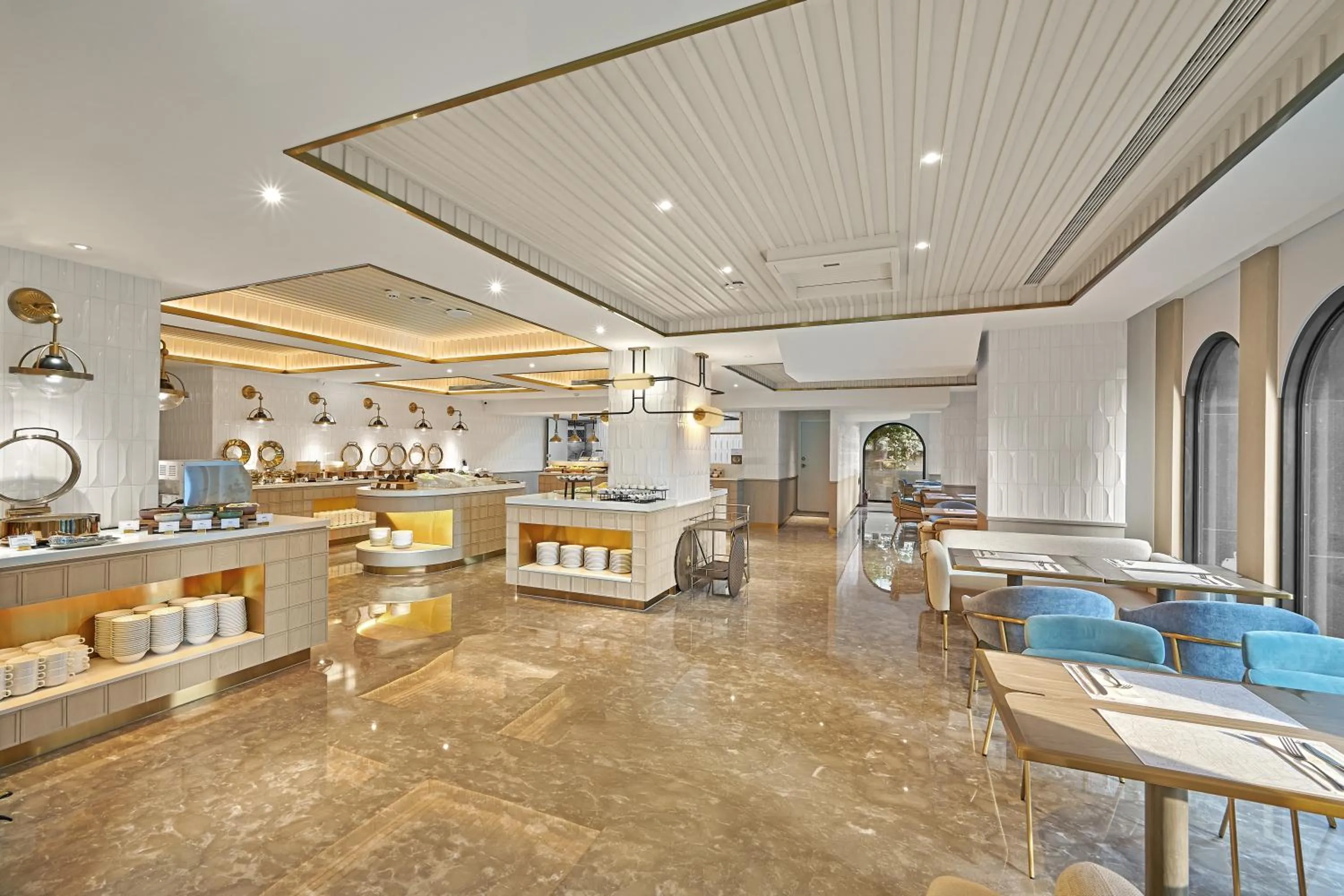 Restaurant/places to eat in OKU Hotel