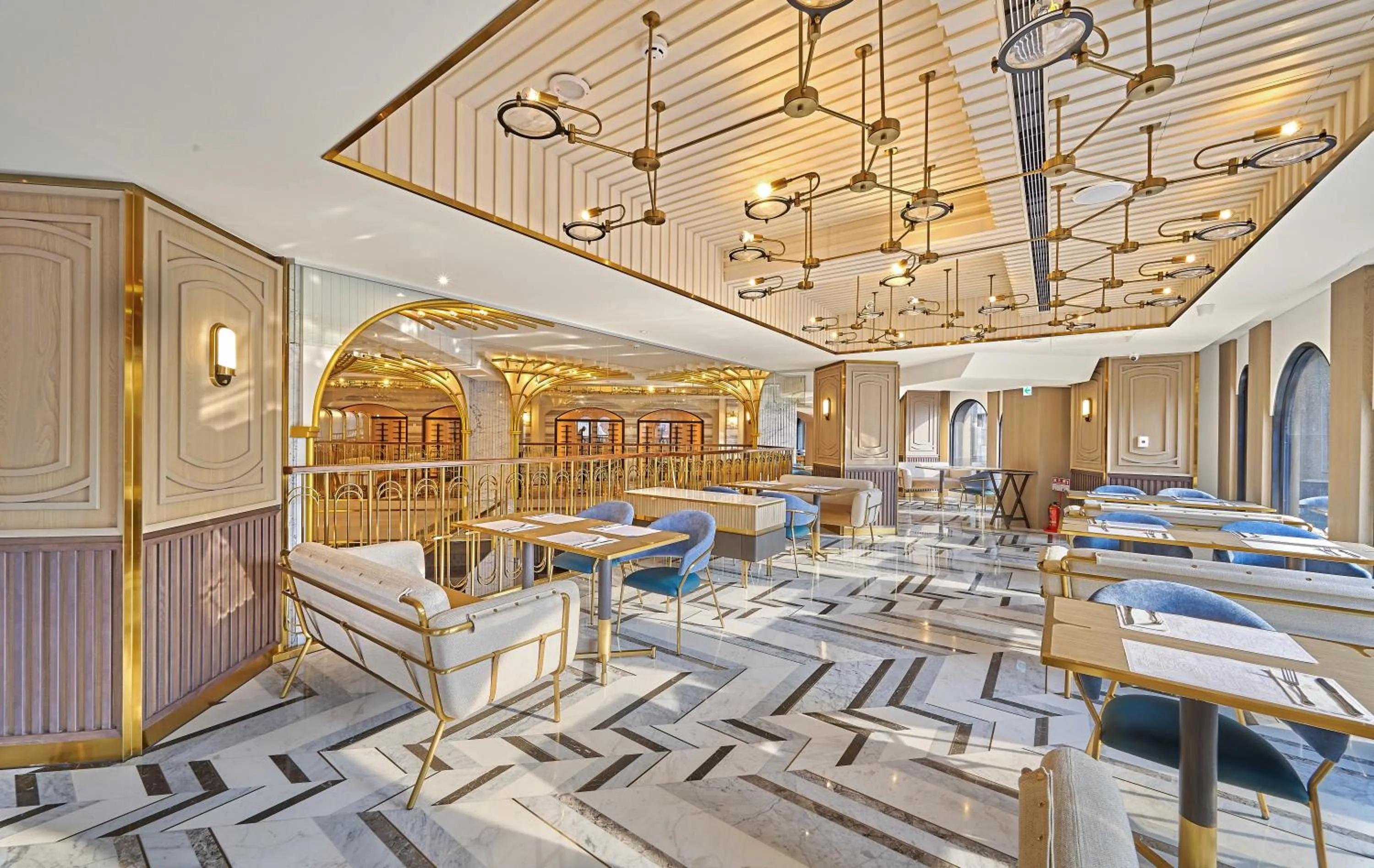 Restaurant/places to eat in OKU Hotel