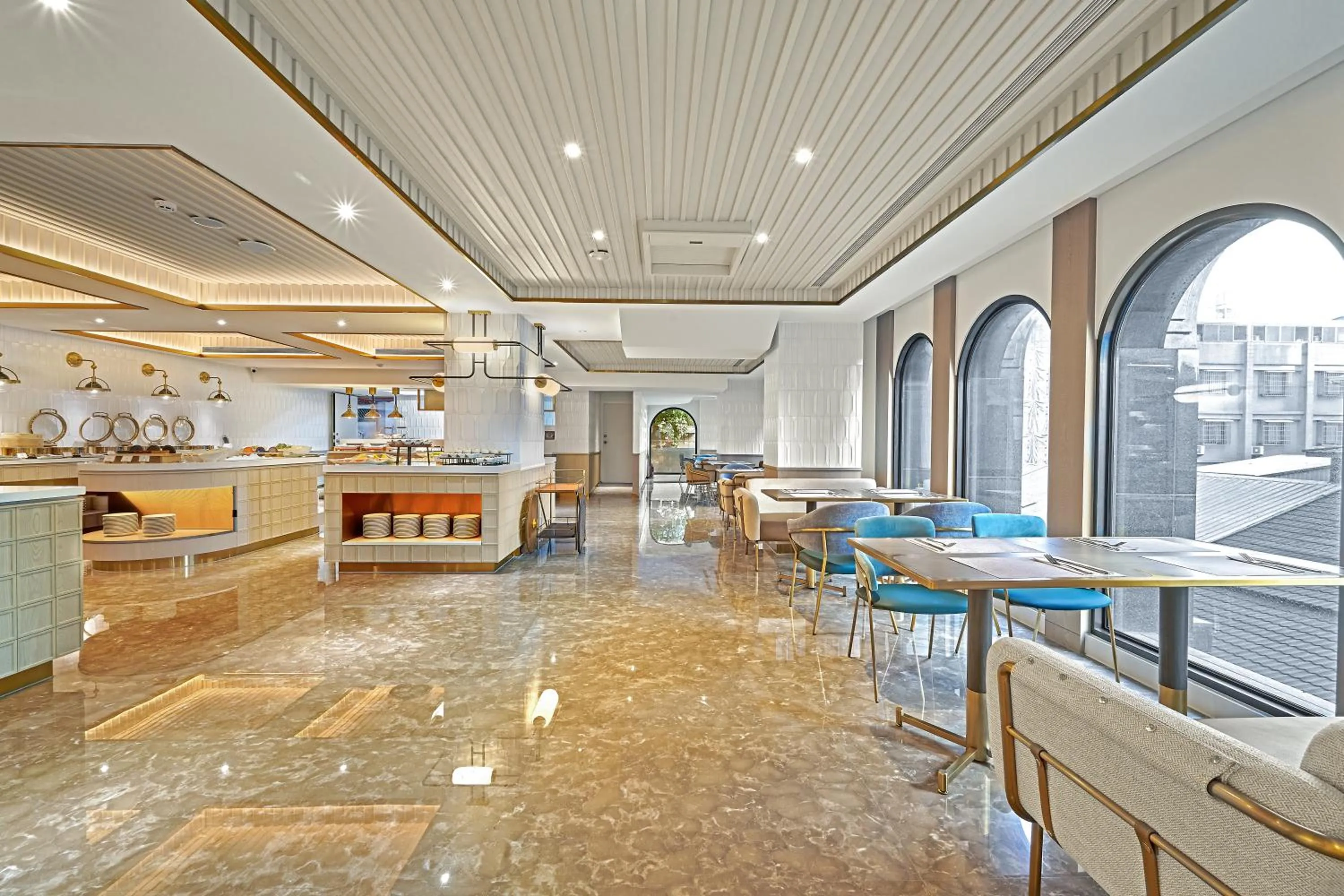 Restaurant/places to eat in OKU Hotel