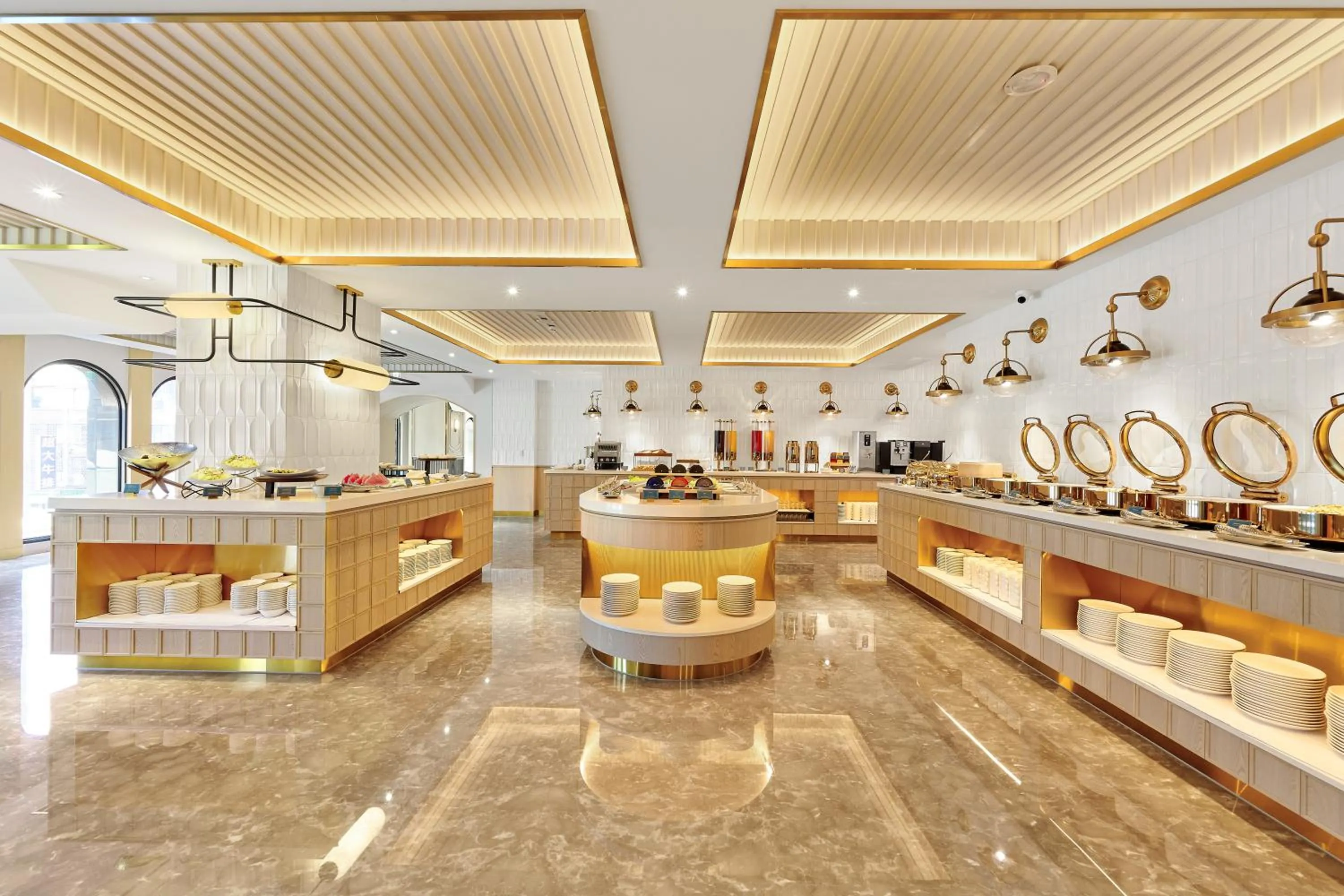 Restaurant/places to eat in OKU Hotel