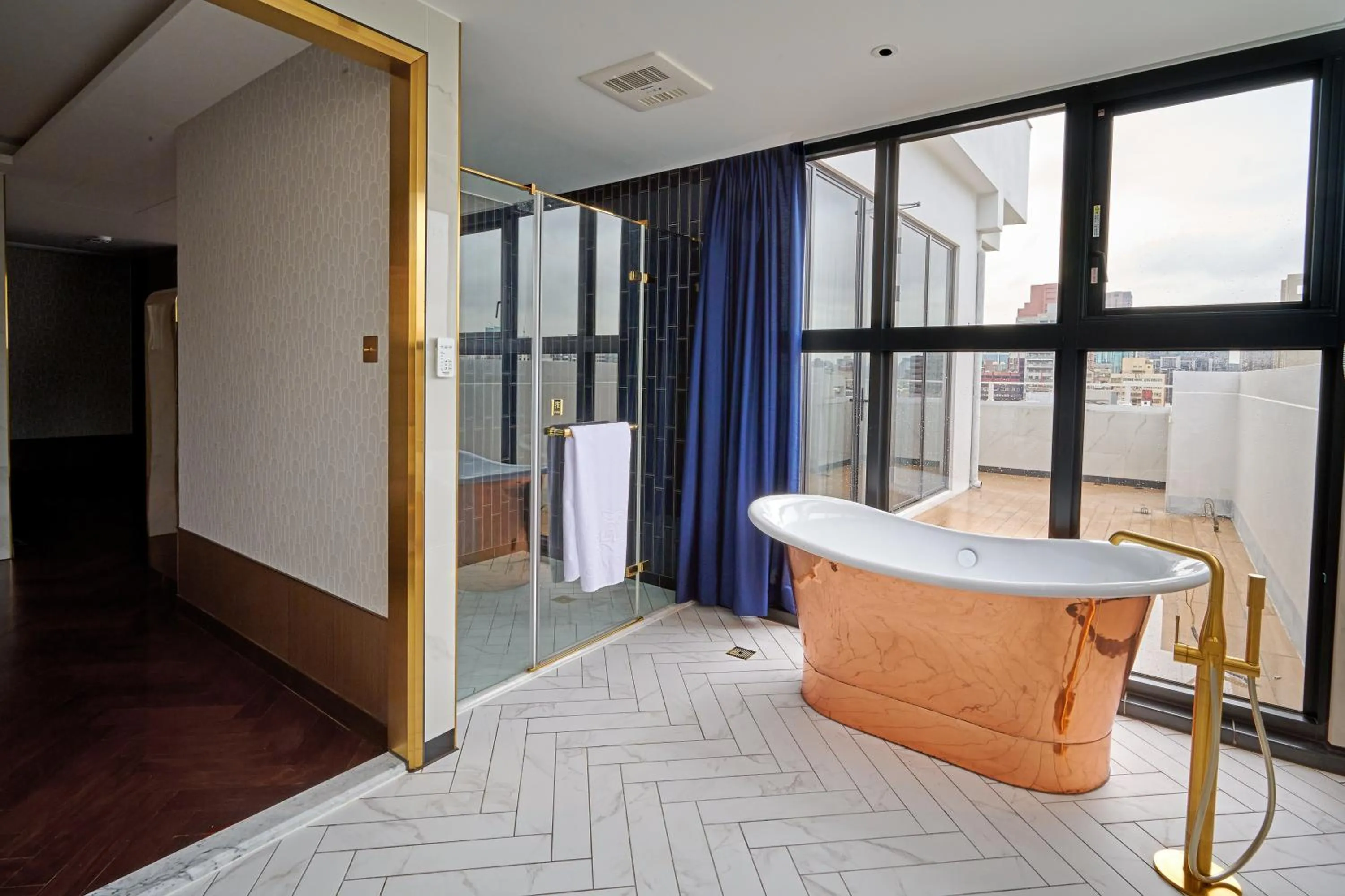 Bath, Bed in OKU Hotel