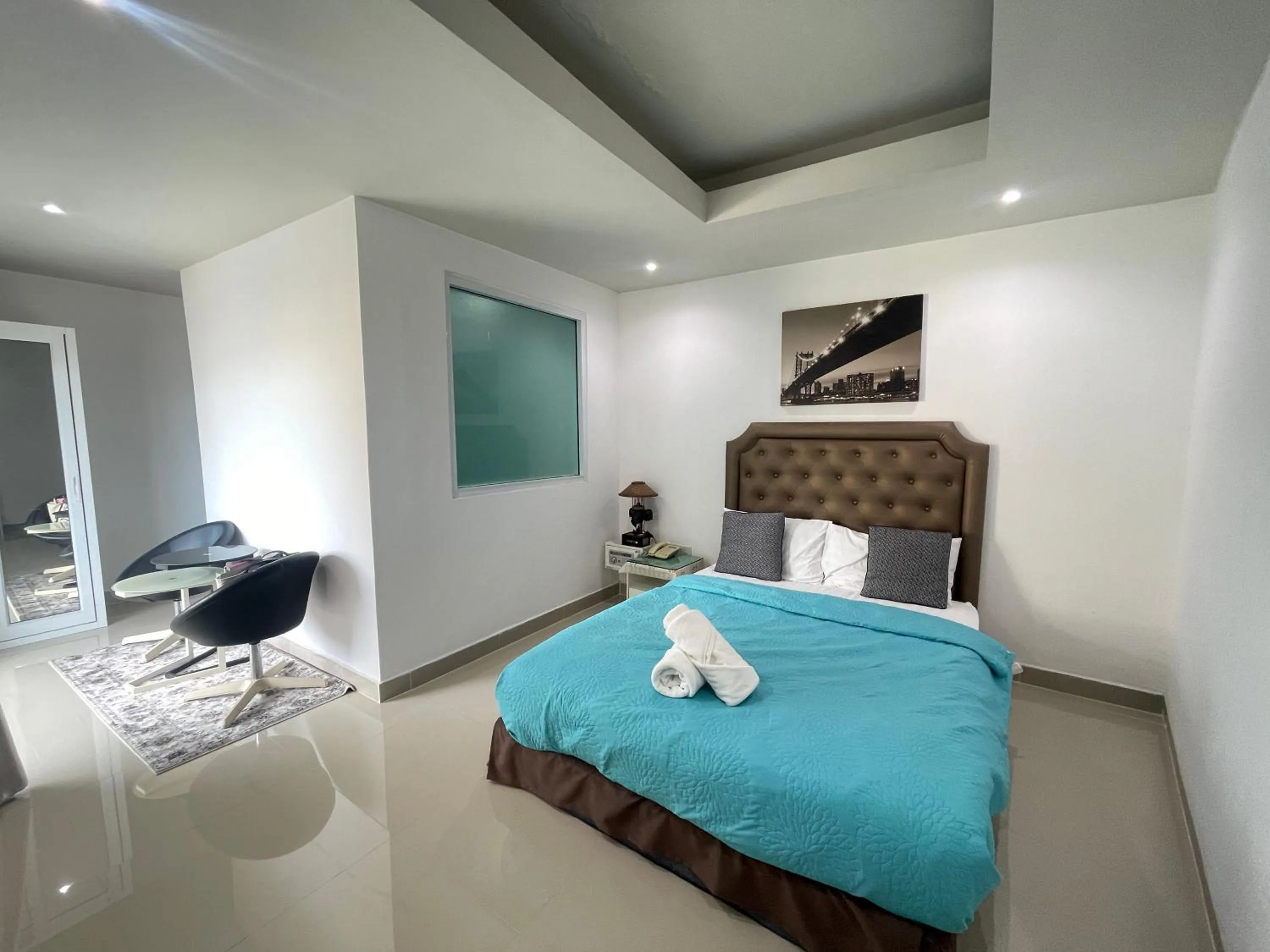 Photo of the whole room, Bed in W-9 Hotel