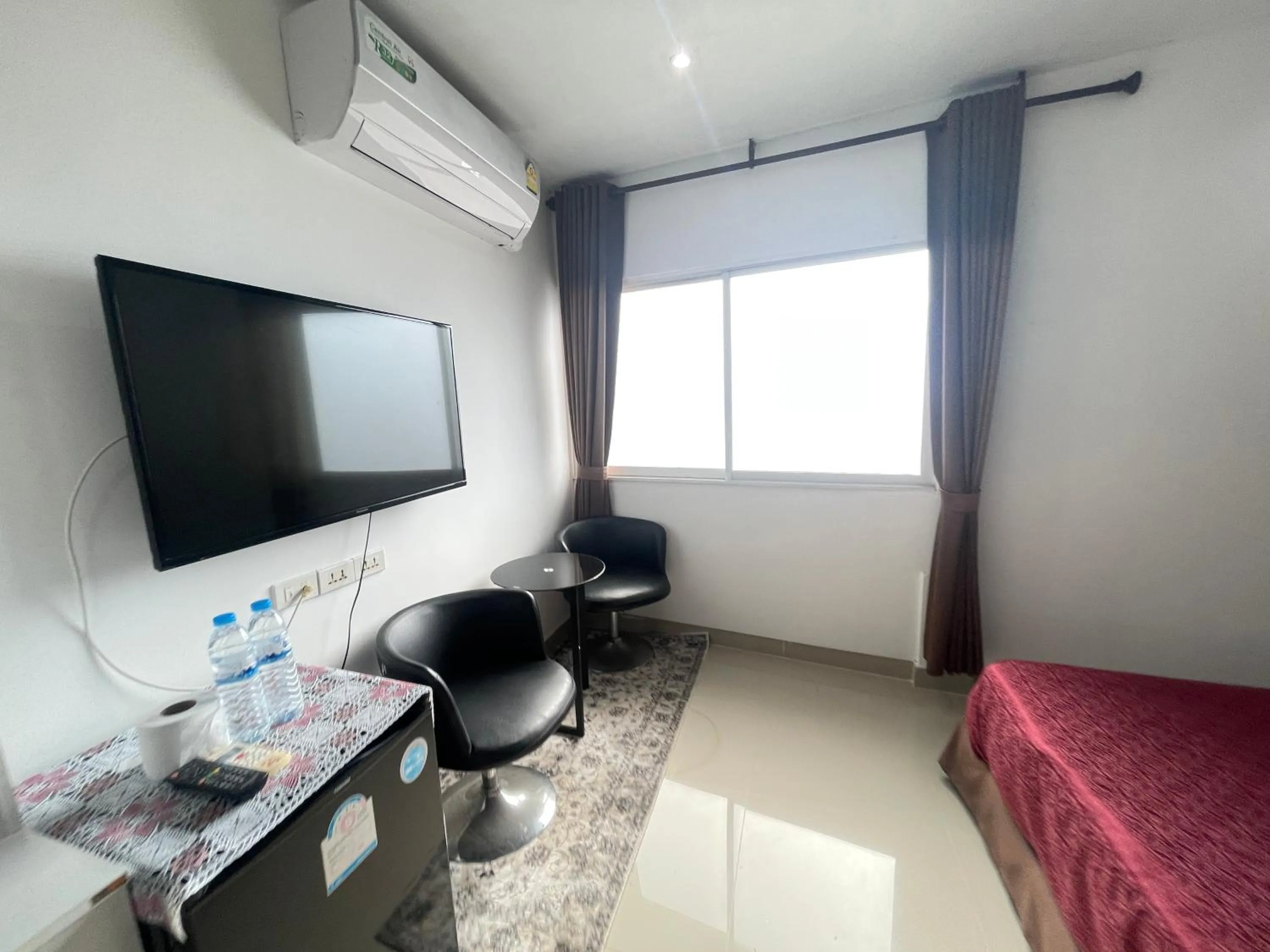 Photo of the whole room in W-9 Hotel