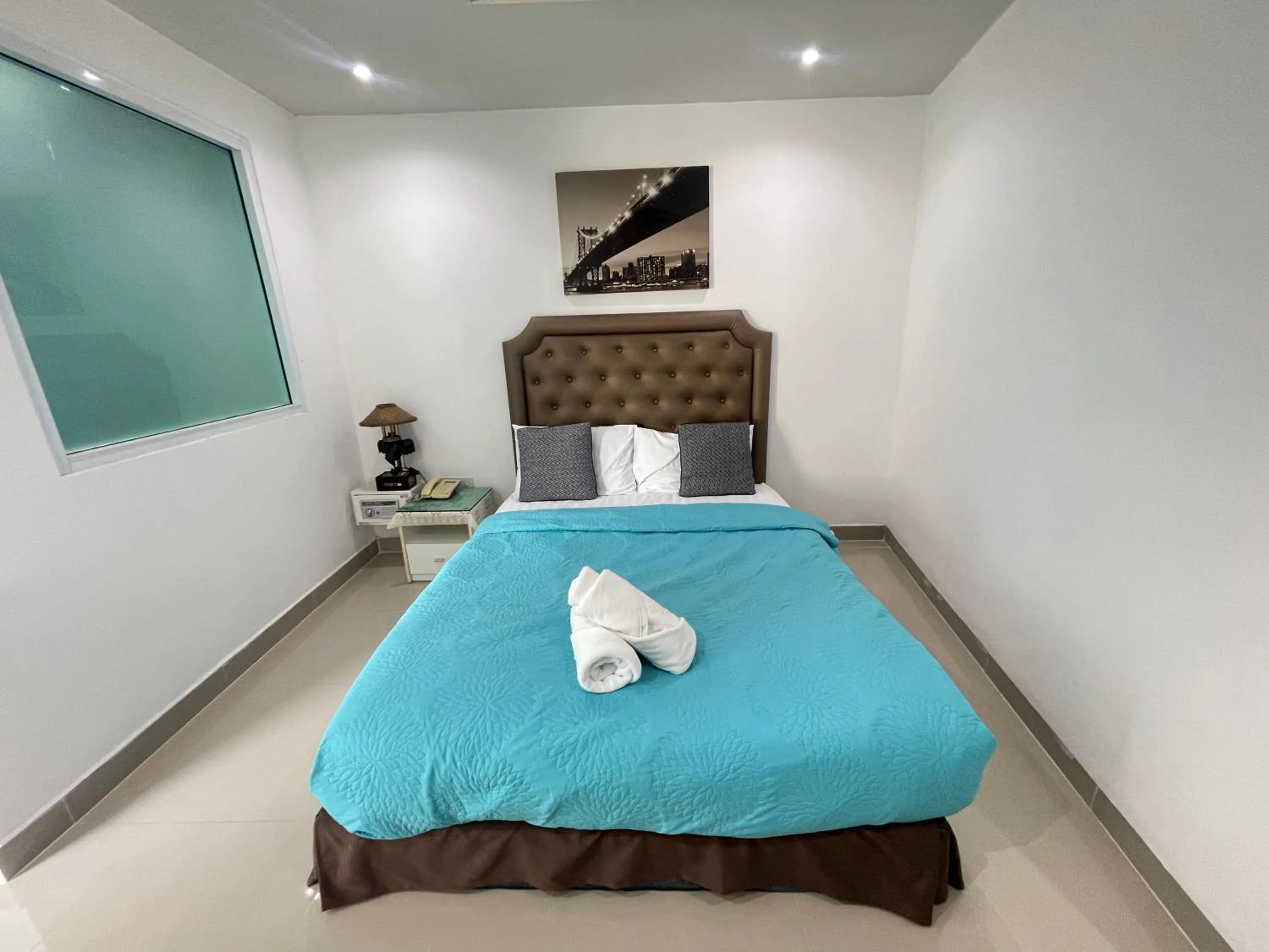 Photo of the whole room, Bed in W-9 Hotel