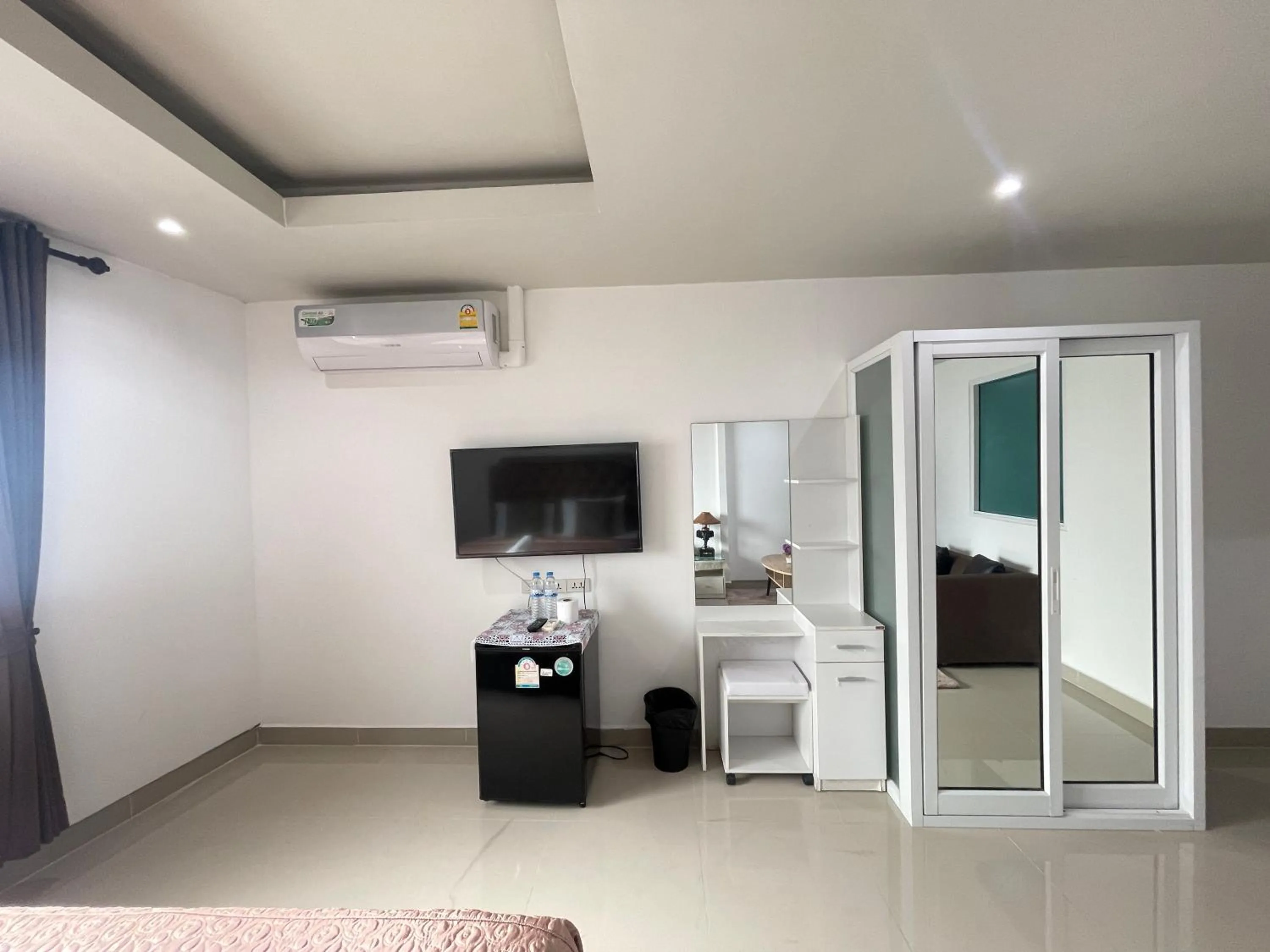 Photo of the whole room in W-9 Hotel