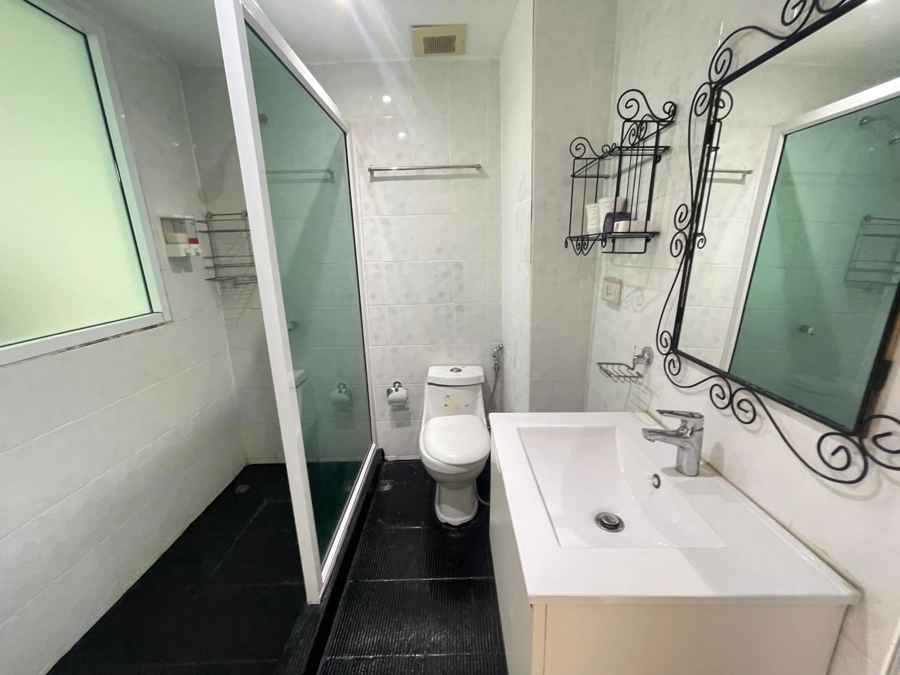 Bathroom in W-9 Hotel