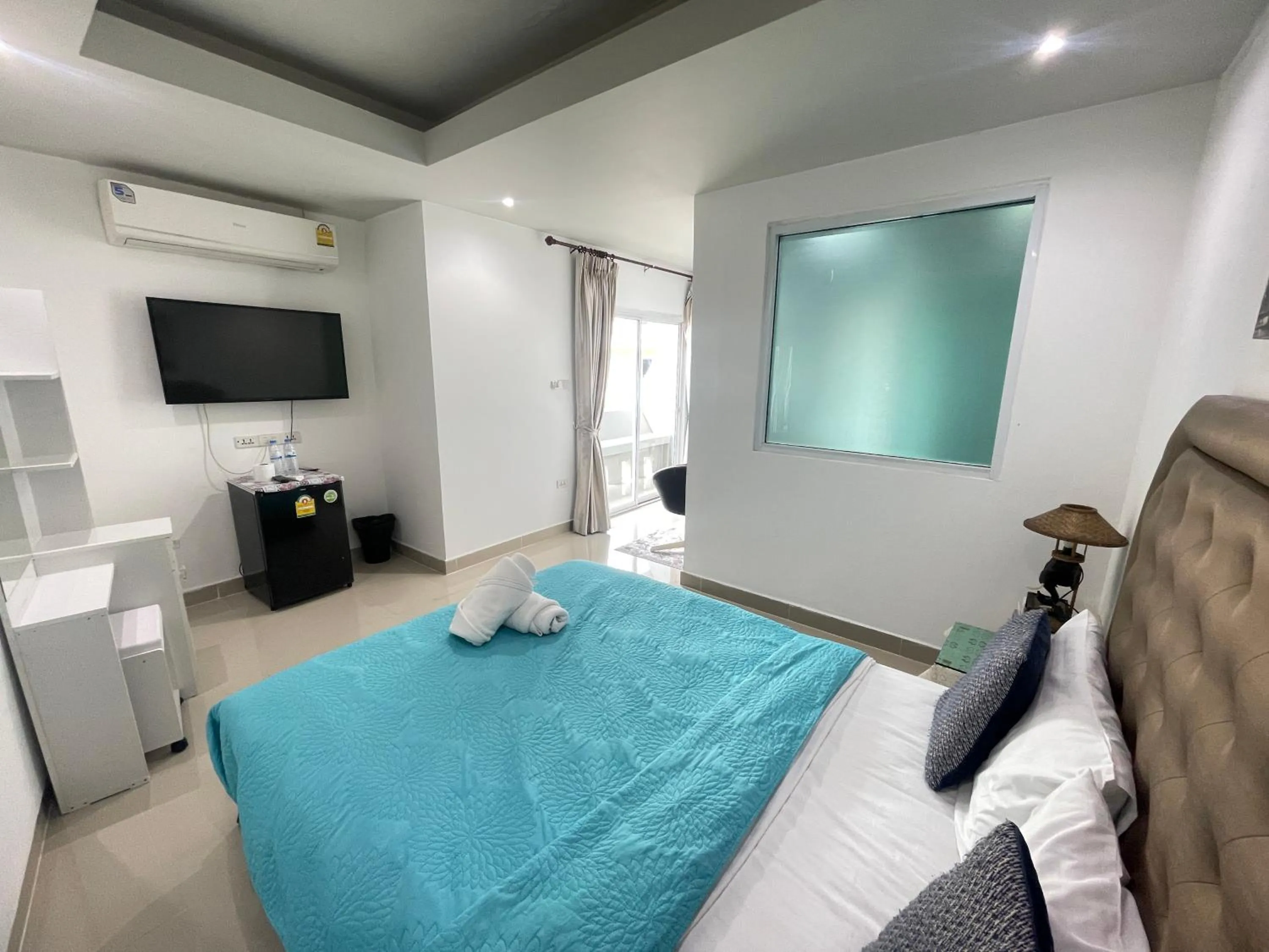 Photo of the whole room, Bed in W-9 Hotel