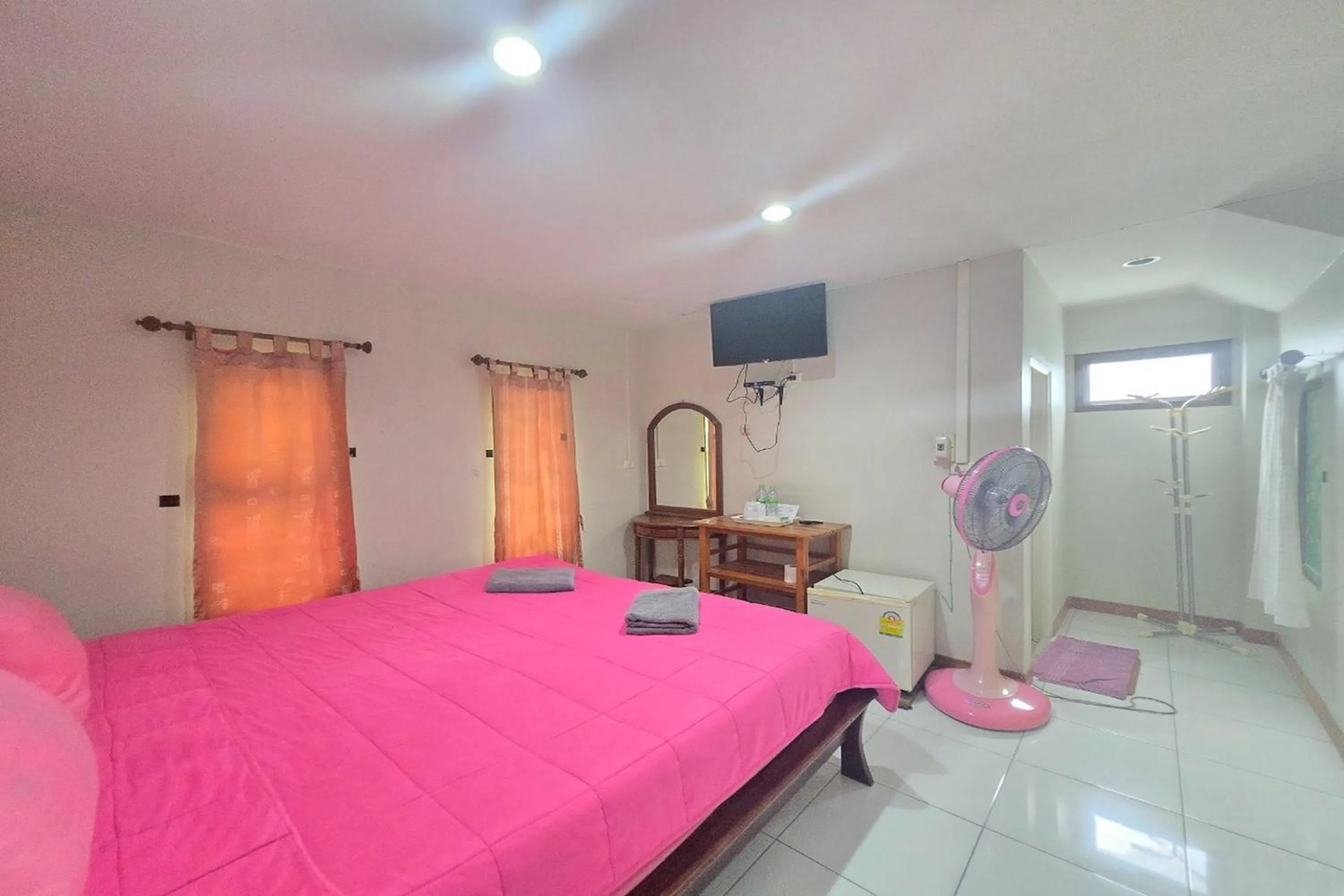 Bed in Phaiboon Hotel & Resort