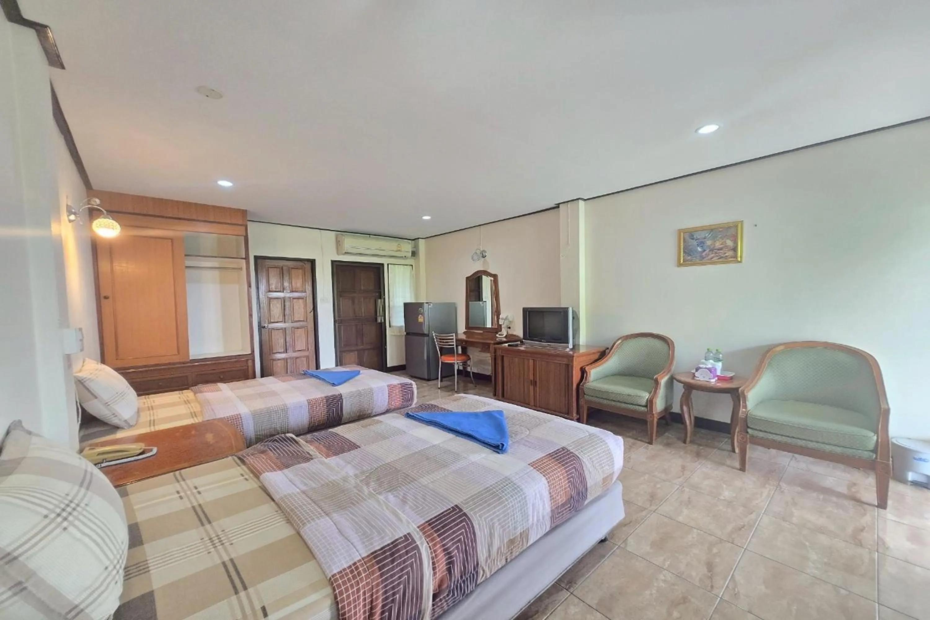 Bed in Phaiboon Hotel & Resort