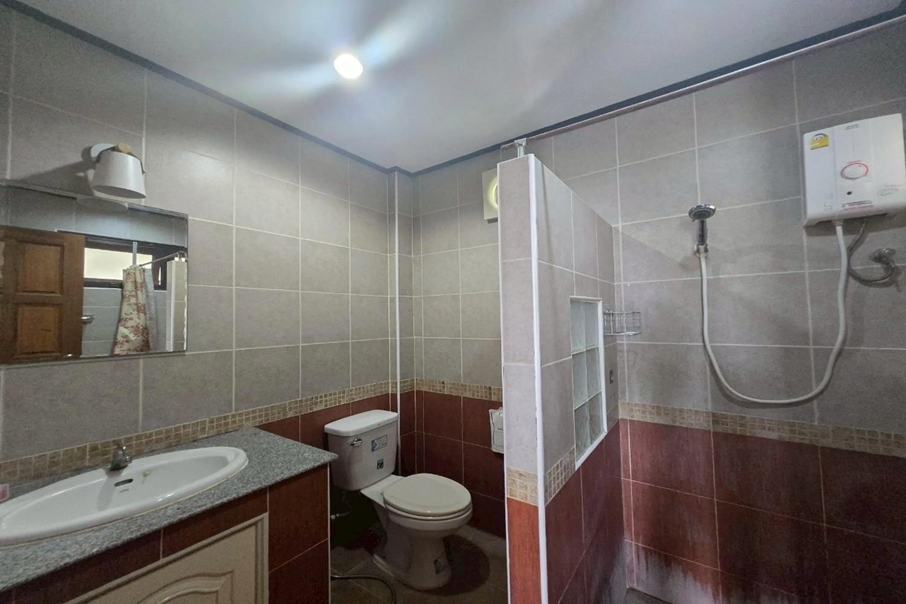 Bathroom in Phaiboon Hotel & Resort