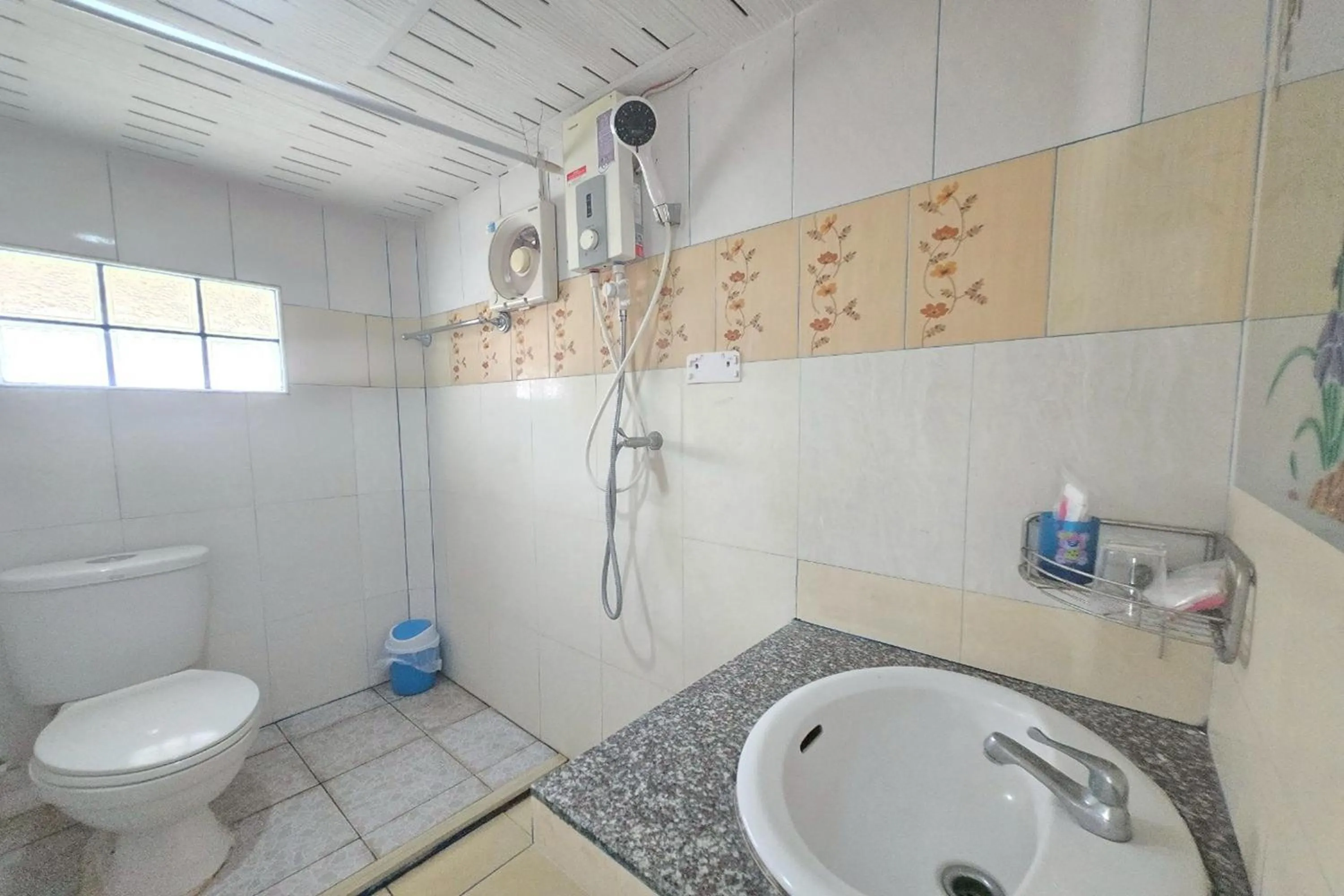 Bathroom in Phaiboon Hotel & Resort