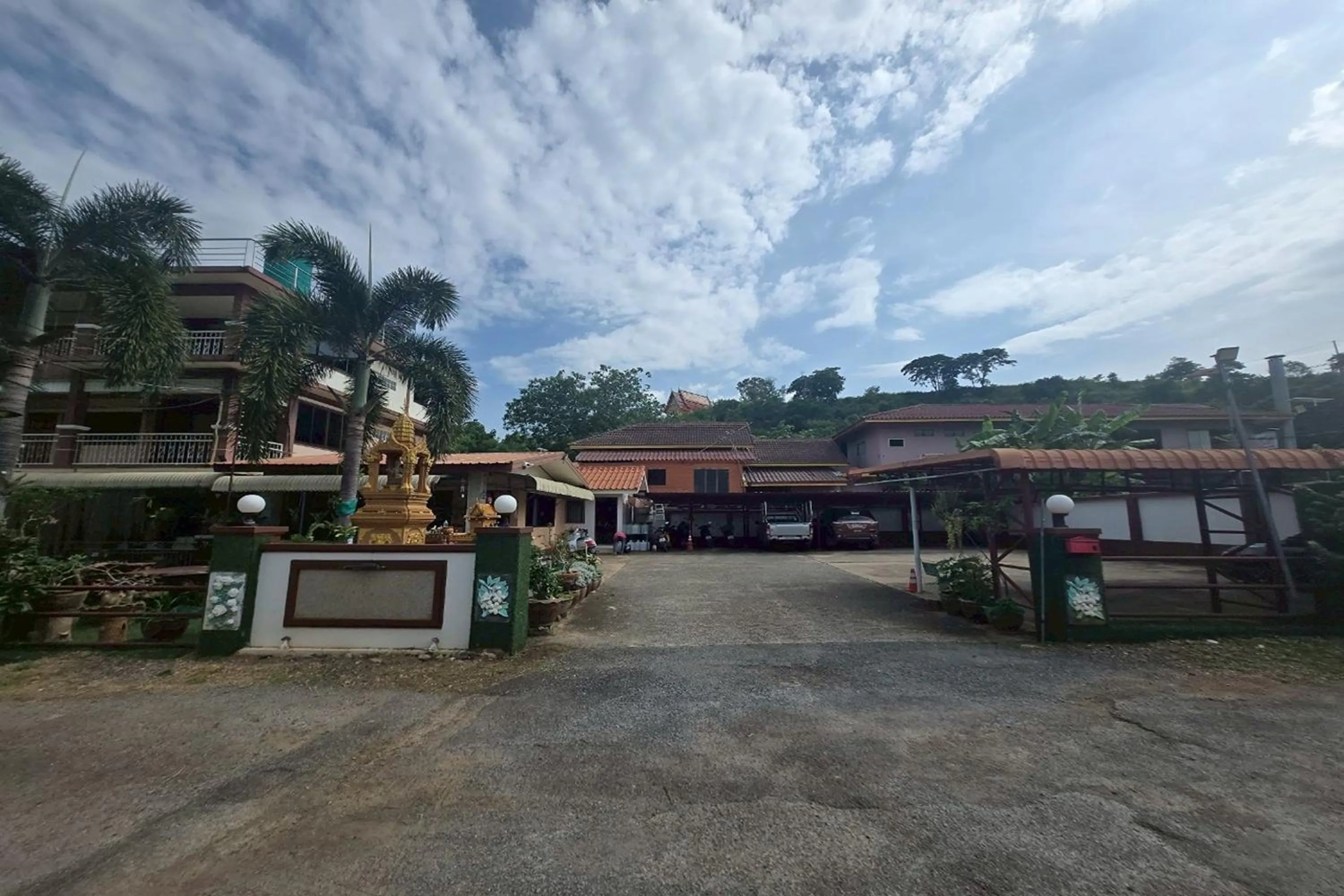 Property building in Phaiboon Hotel & Resort