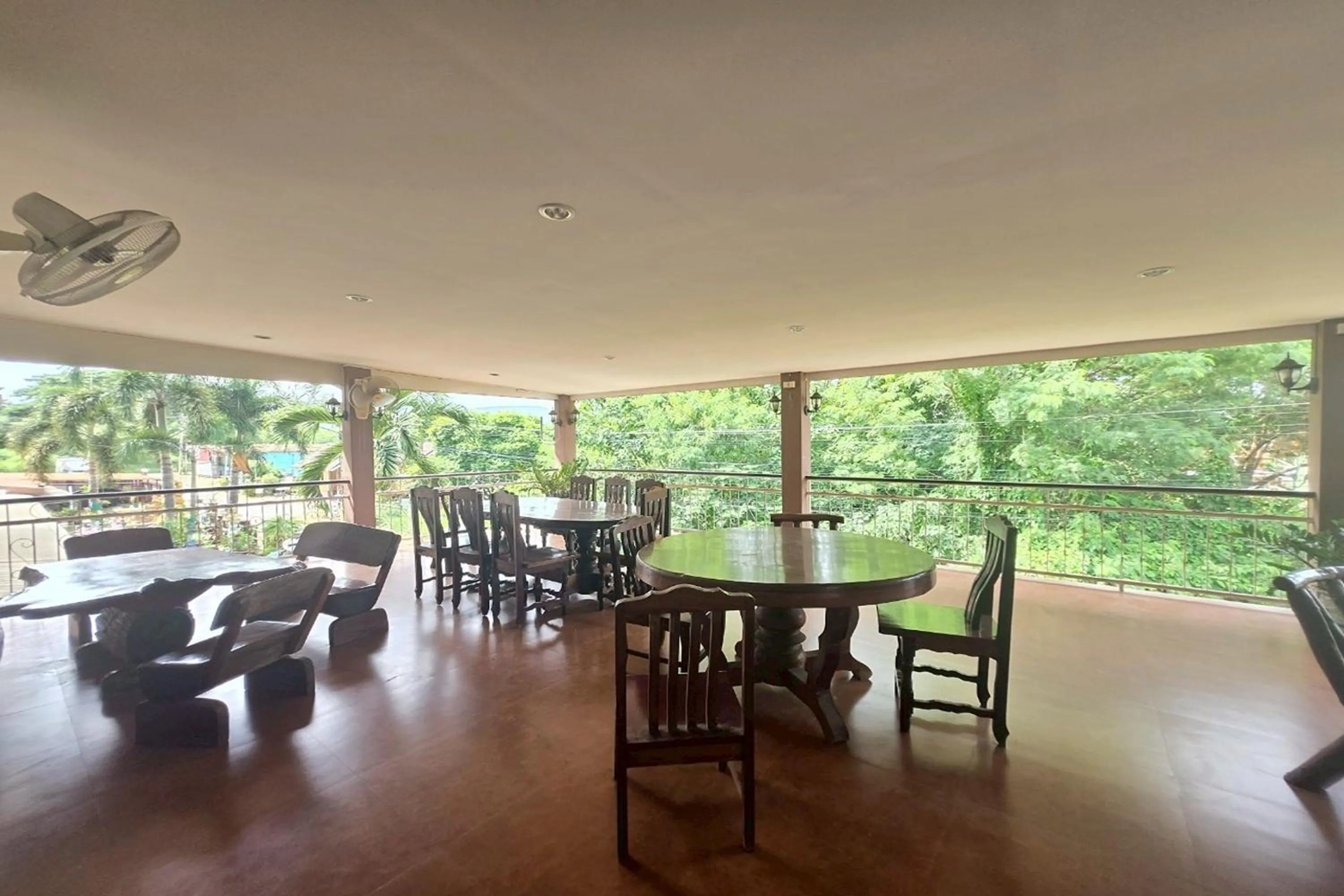 Seating area in Phaiboon Hotel & Resort