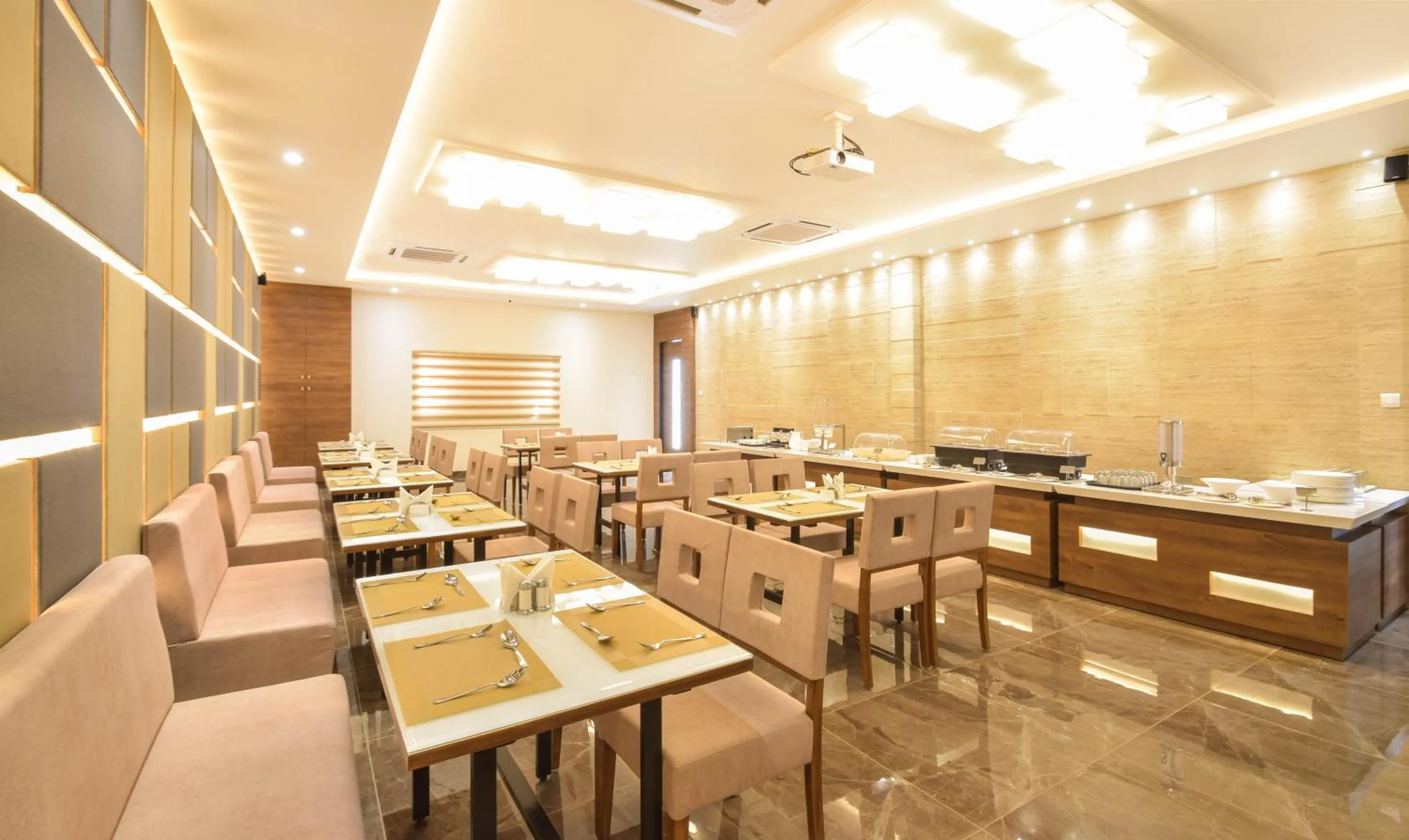 Restaurant/places to eat in Treebo Paradise