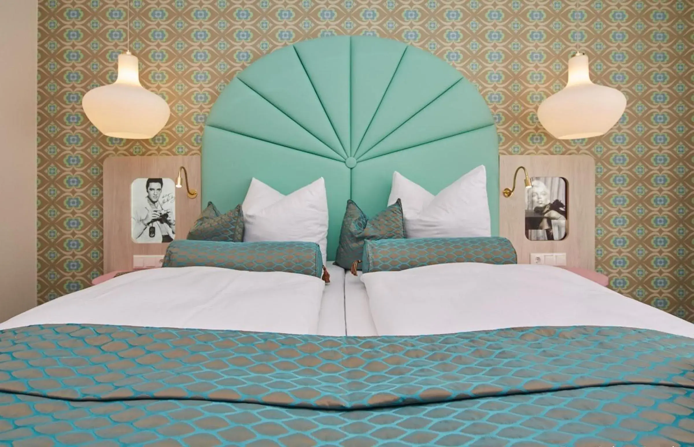 50's Suite in Bernstein Hotel "50`s Seaside Motel" 50's Suite in Bernstein Hotel "50`s Seaside Motel"