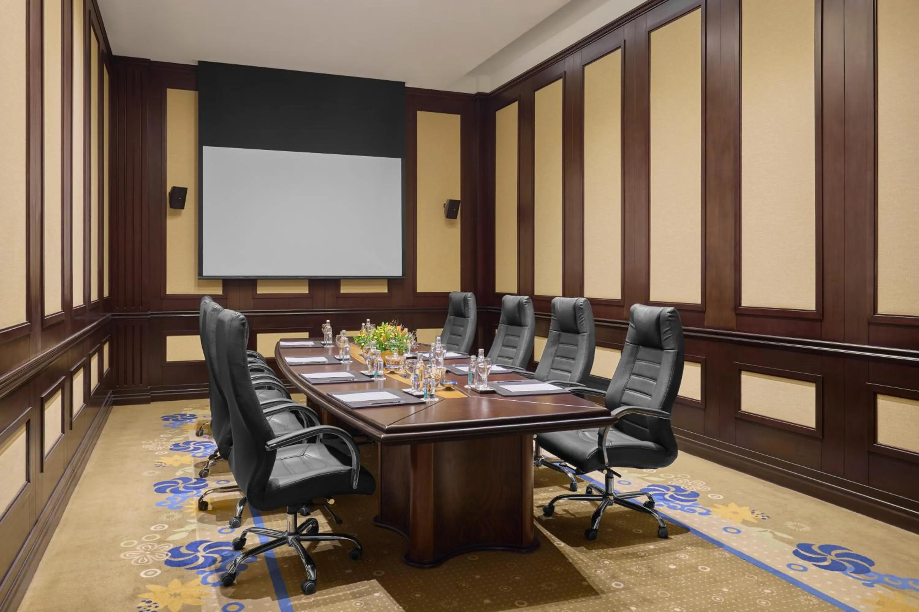 Meeting/conference room in Royal Maxim Palace Kempinski Cairo