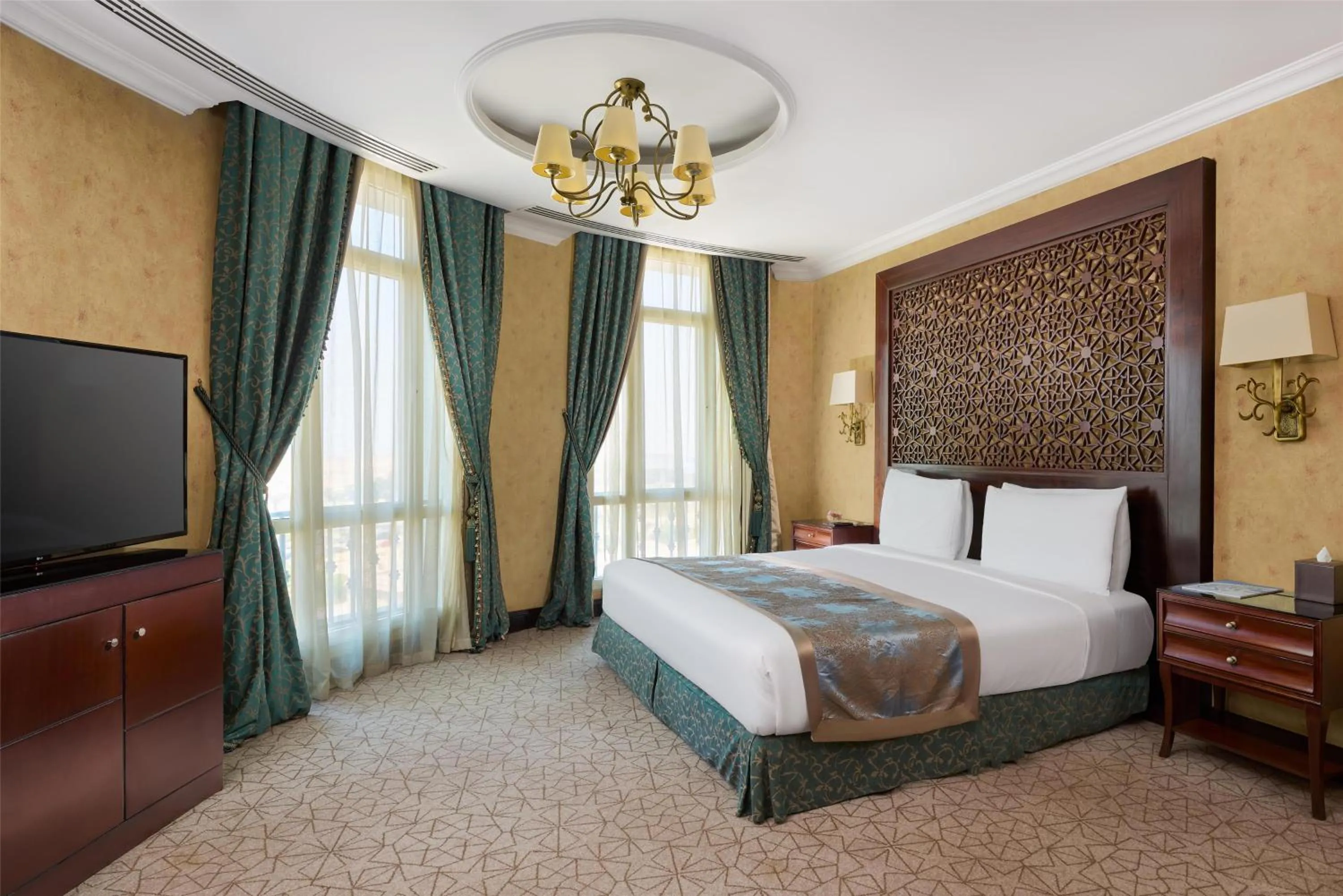Bed in Royal Maxim Palace Kempinski Cairo