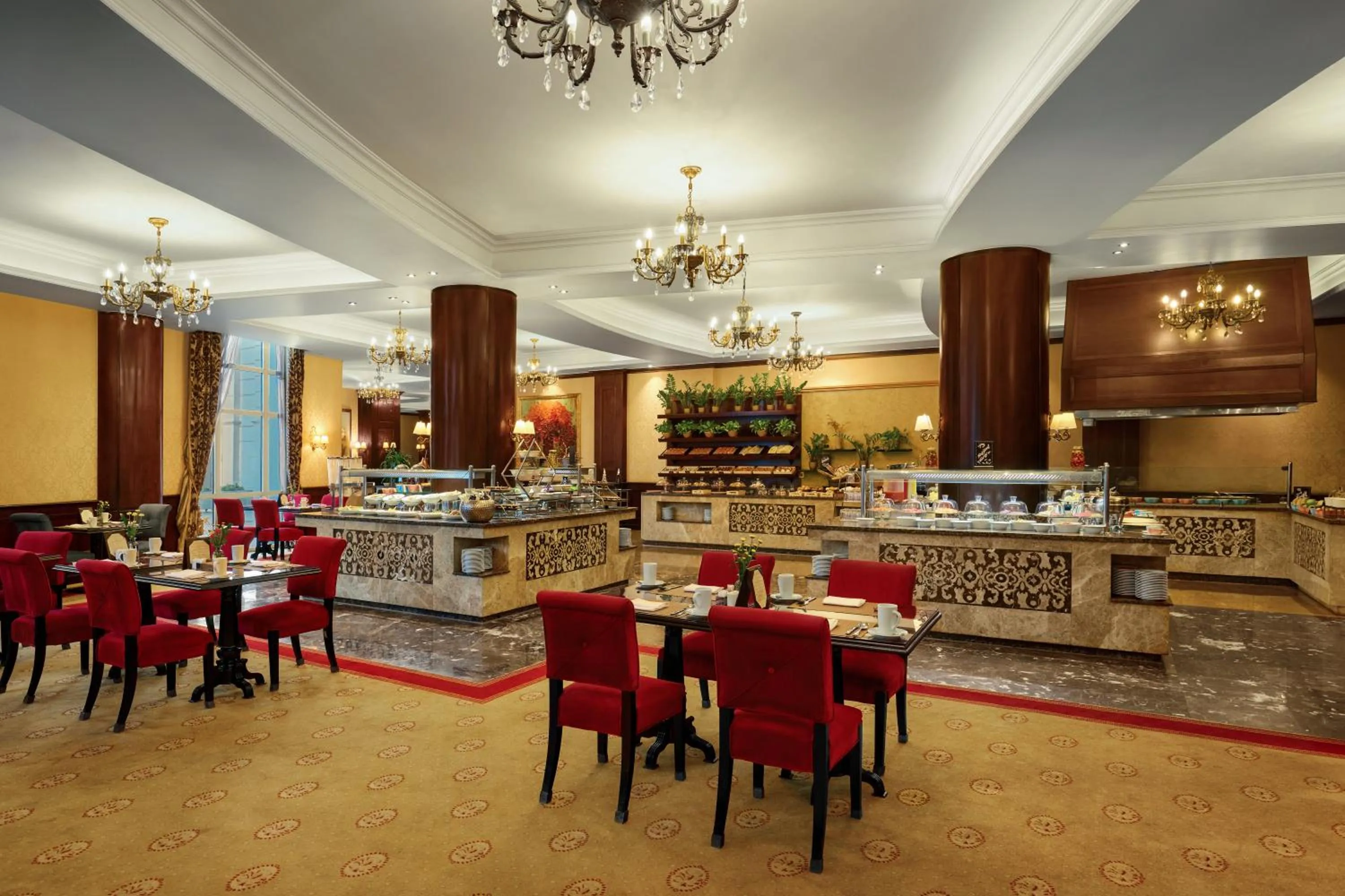 Restaurant/places to eat in Royal Maxim Palace Kempinski Cairo