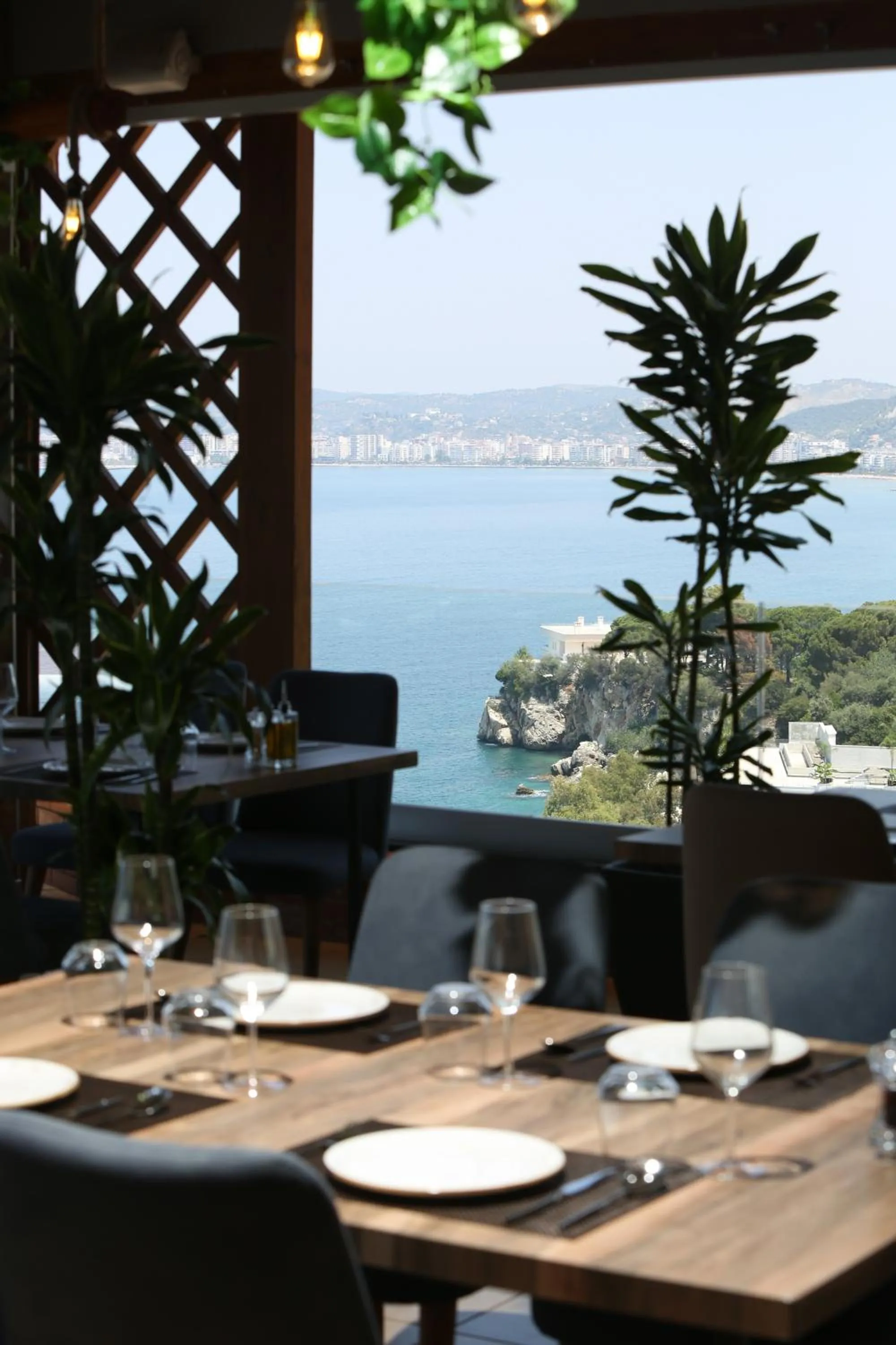 Restaurant/places to eat in Aliko Hotel